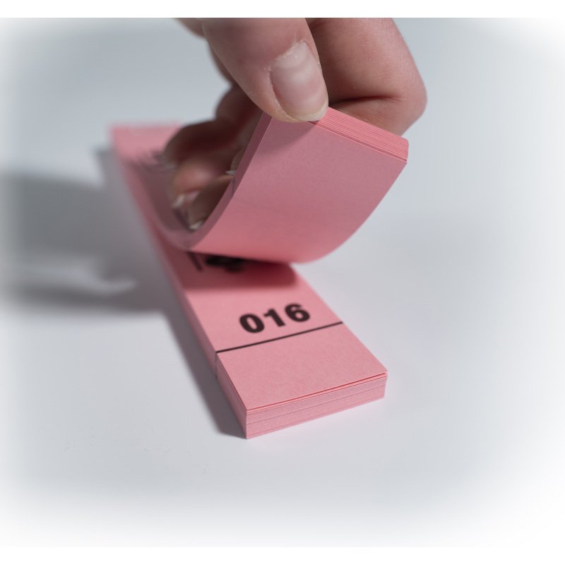 Carnet de 50 tickets vestiaires numérotés de 3 volets (dont 2 volets avec trous) - format 20 x 3 cm - rose