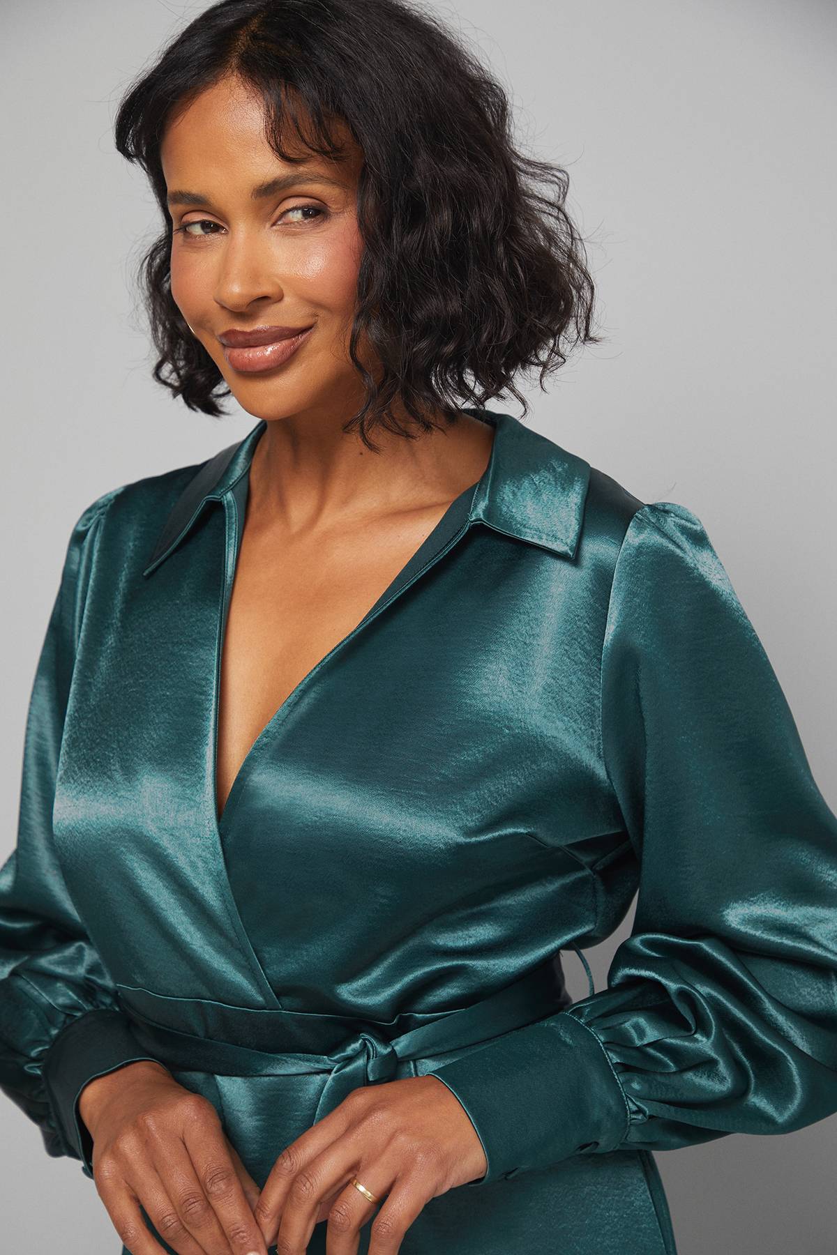 Wallis Robe Midi en Satin à Col et Ceinture Nouée
