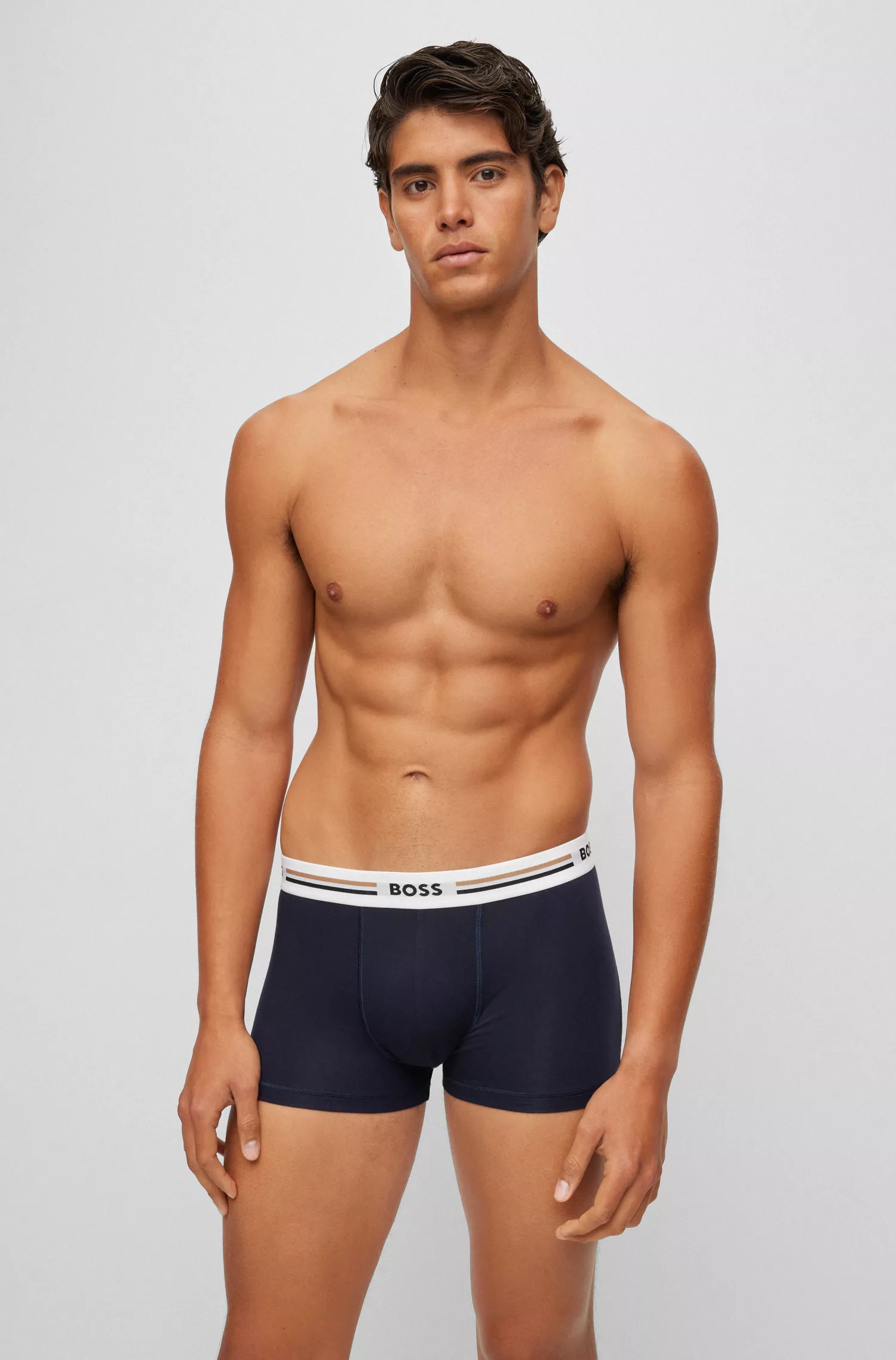 BOSS Black - Pacote com três cuecas boxer de tecido elástico macio com cós com logo.