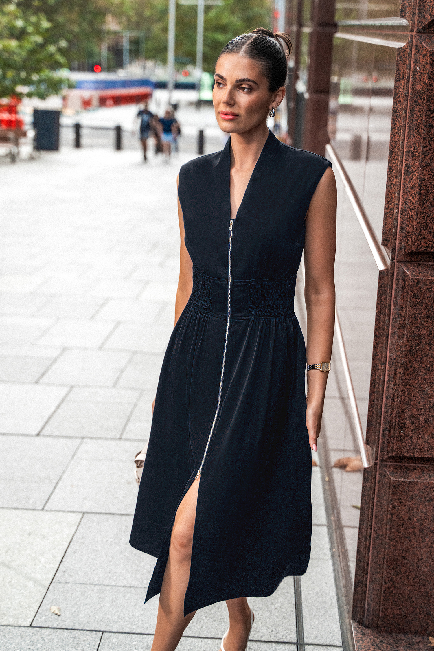 Robe midi sans manches à zip sur le devant noire