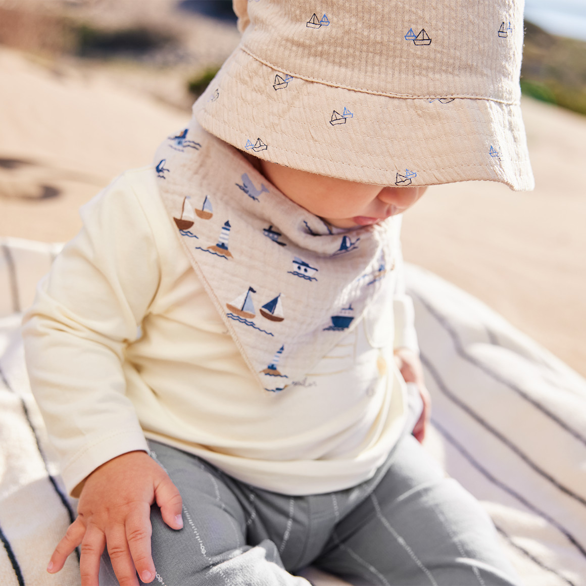 Topomini Baby Musselin-Bandana mit Frottee-Innenseite hellbeige