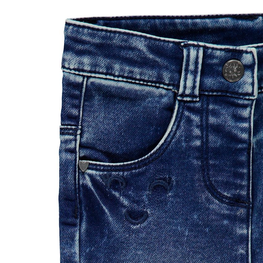 Jeans effet used avec coeurs printés et coeurs brodés en ton sur ton - Bleu moyen