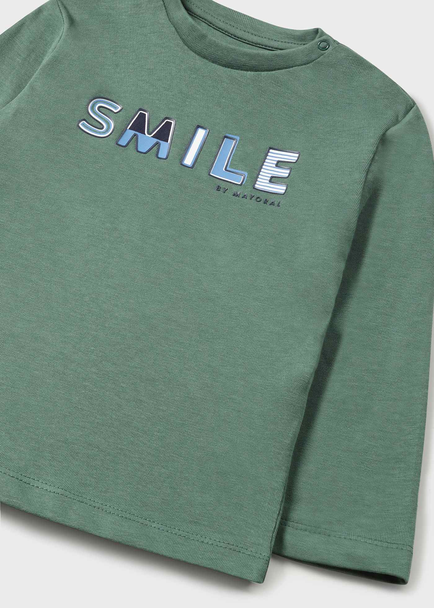 Camiseta infantil Better Cotton com letras