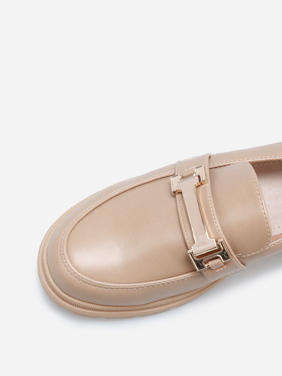 Mocassins à semelle fine crantée et boucle- Taupe