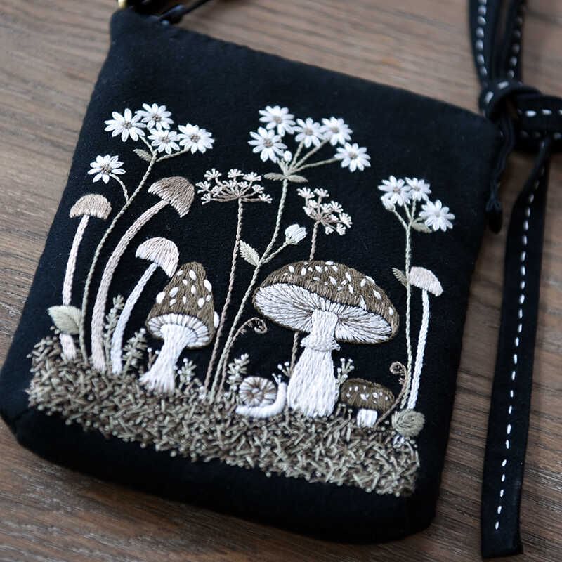 Embroidery Kingdom - DIY borduurpakket / borduurring / set in de vorm van een paddenstoel-schoudertas (verschillende ontwerpen)