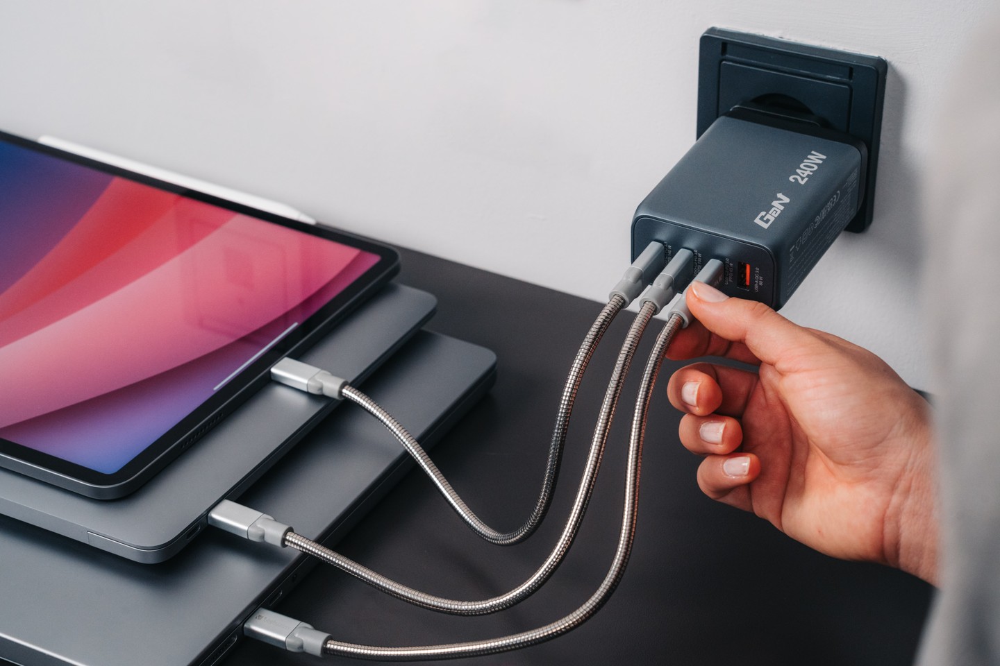 Verbatim - GNC-240 GaN Oplader 4 Port 240W USB-A/USB-C