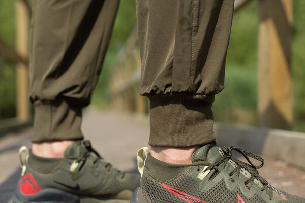 Pantalon jogging ultraléger olive Korda pour la pêche