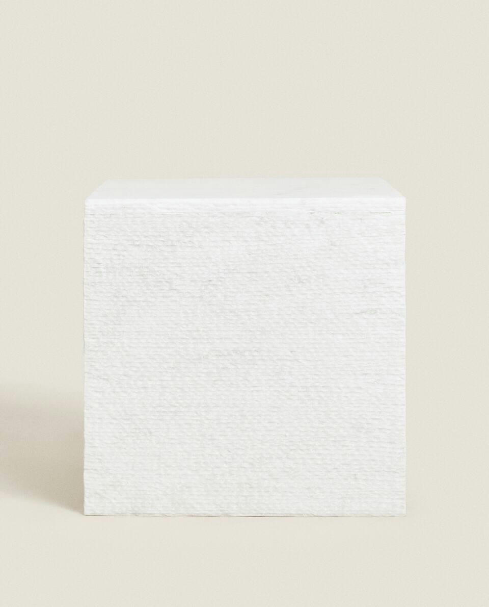 MESA LATERAL CUBO DE MÁRMORE X STUDIO NICHOLSON