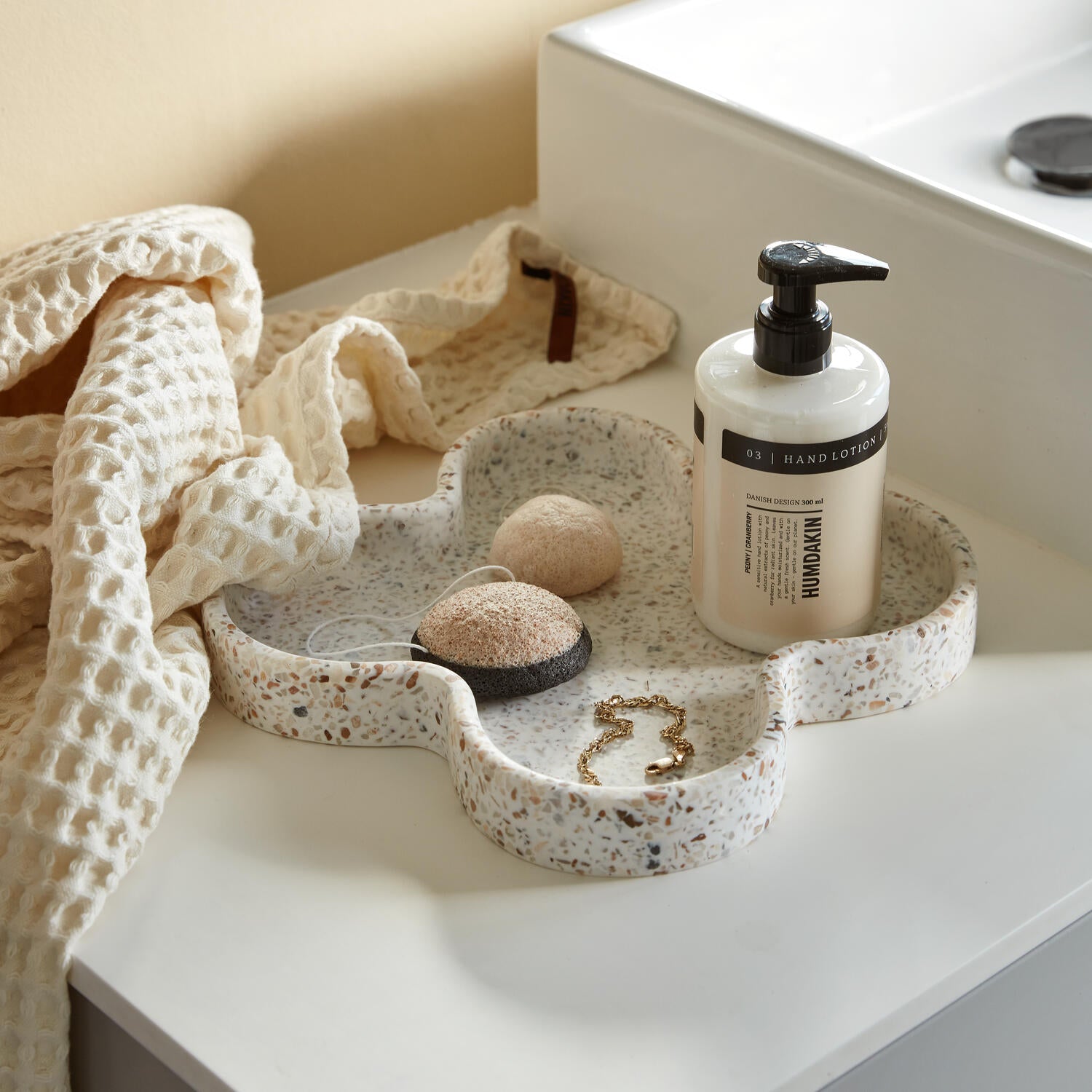 Humdakin  Terrazzo bakke m/kant - rød/beige