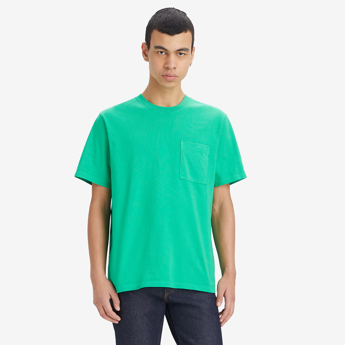 Camiseta folgada Levi's com gola redonda e bolso no peito.