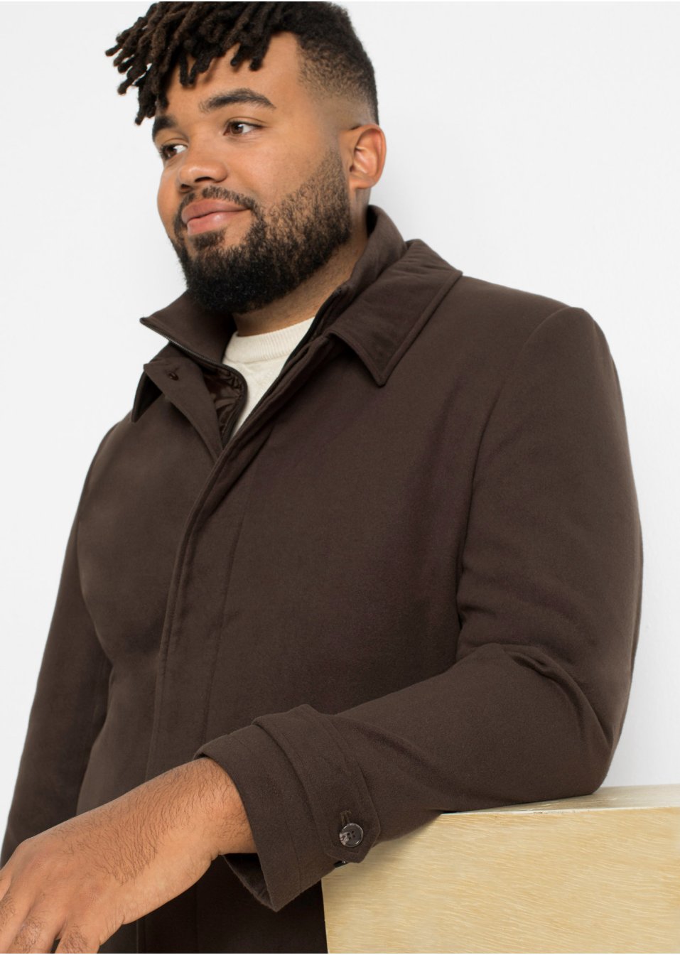 Manteau court avec empiècement coupe-vent