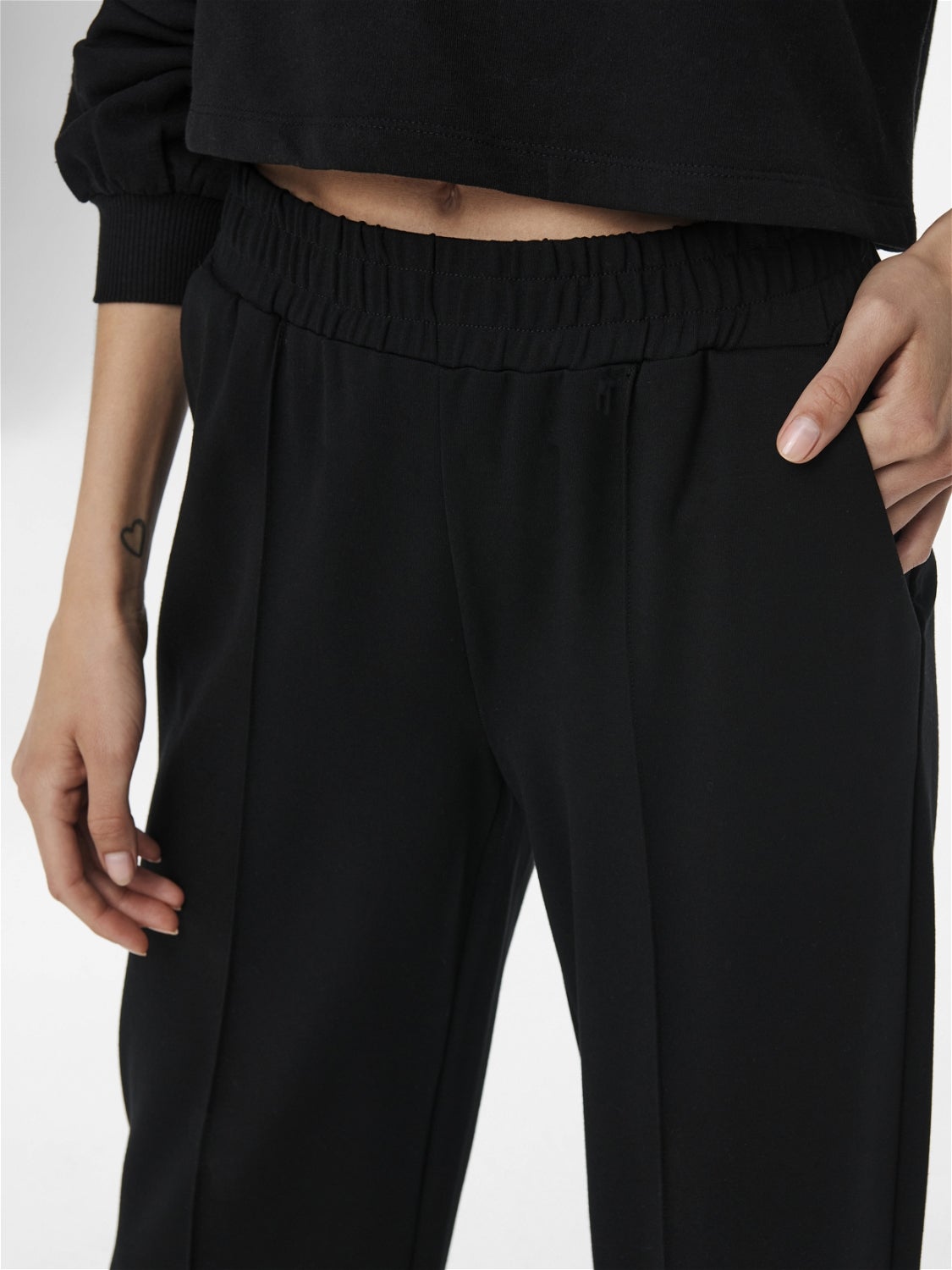 ONLPOPTRASH-SUKI Mittlere Taille Locker geschnitten Hose mit weitem Beinschnitt Black