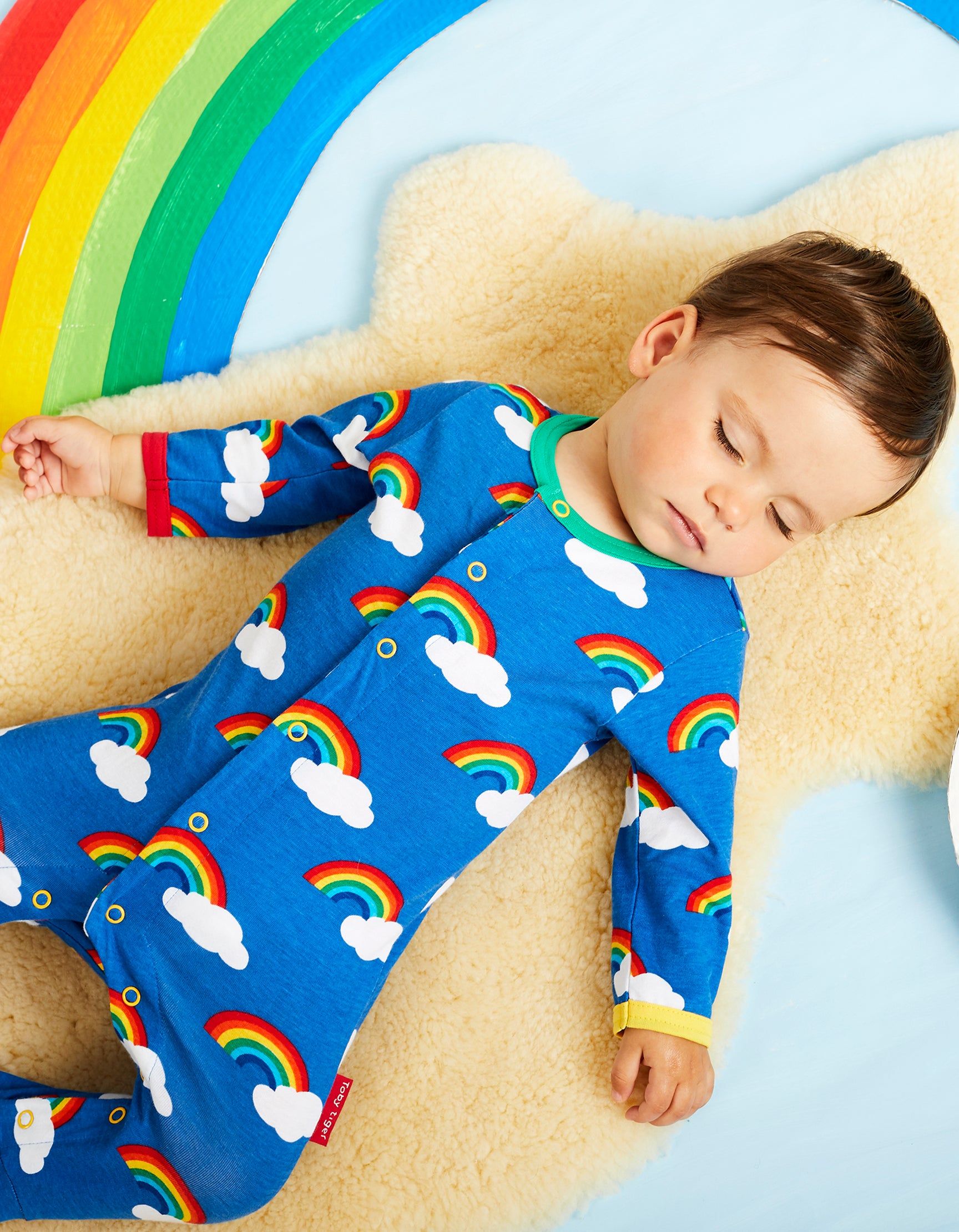 Toby Tiger Schlafanzug mit Regenbogen Print und Füßen