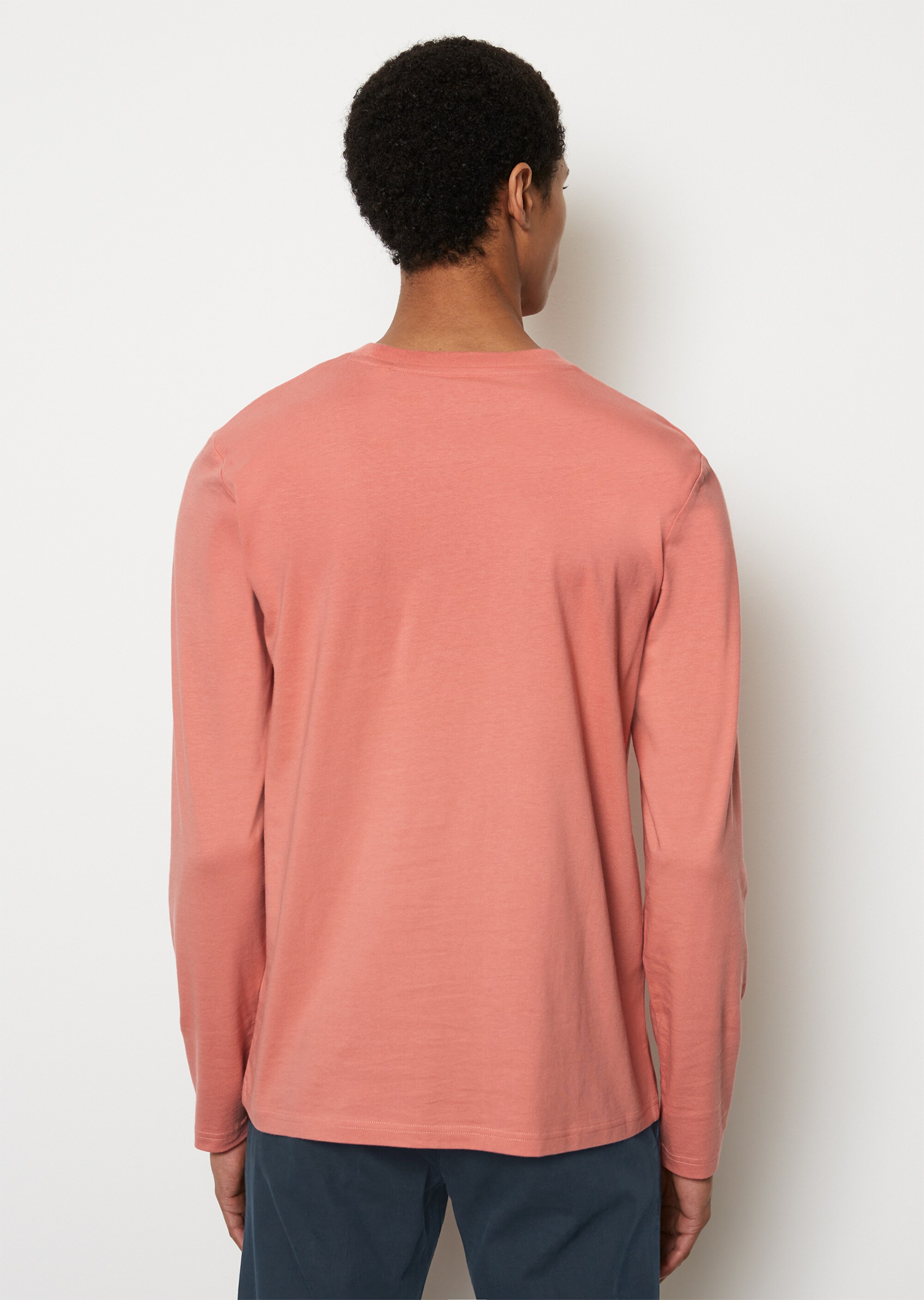 Longsleeve shaped aus reiner Bio-Baumwolle