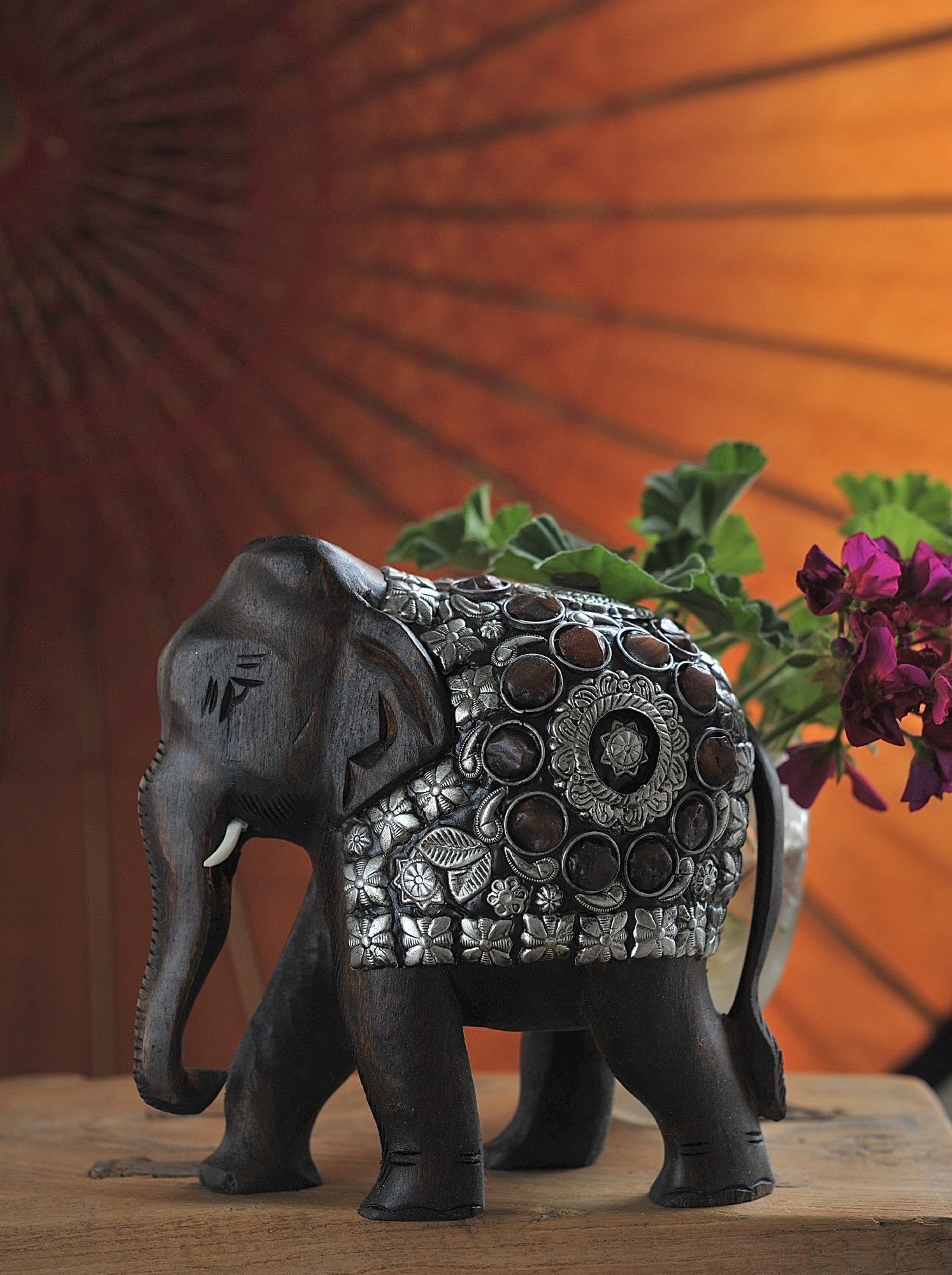 Elefant aus Holz mit Metall- & Steinbesatz, braun, silber, B 16 cm, H 15 cm, T 8 cm von fischer's lagerhaus