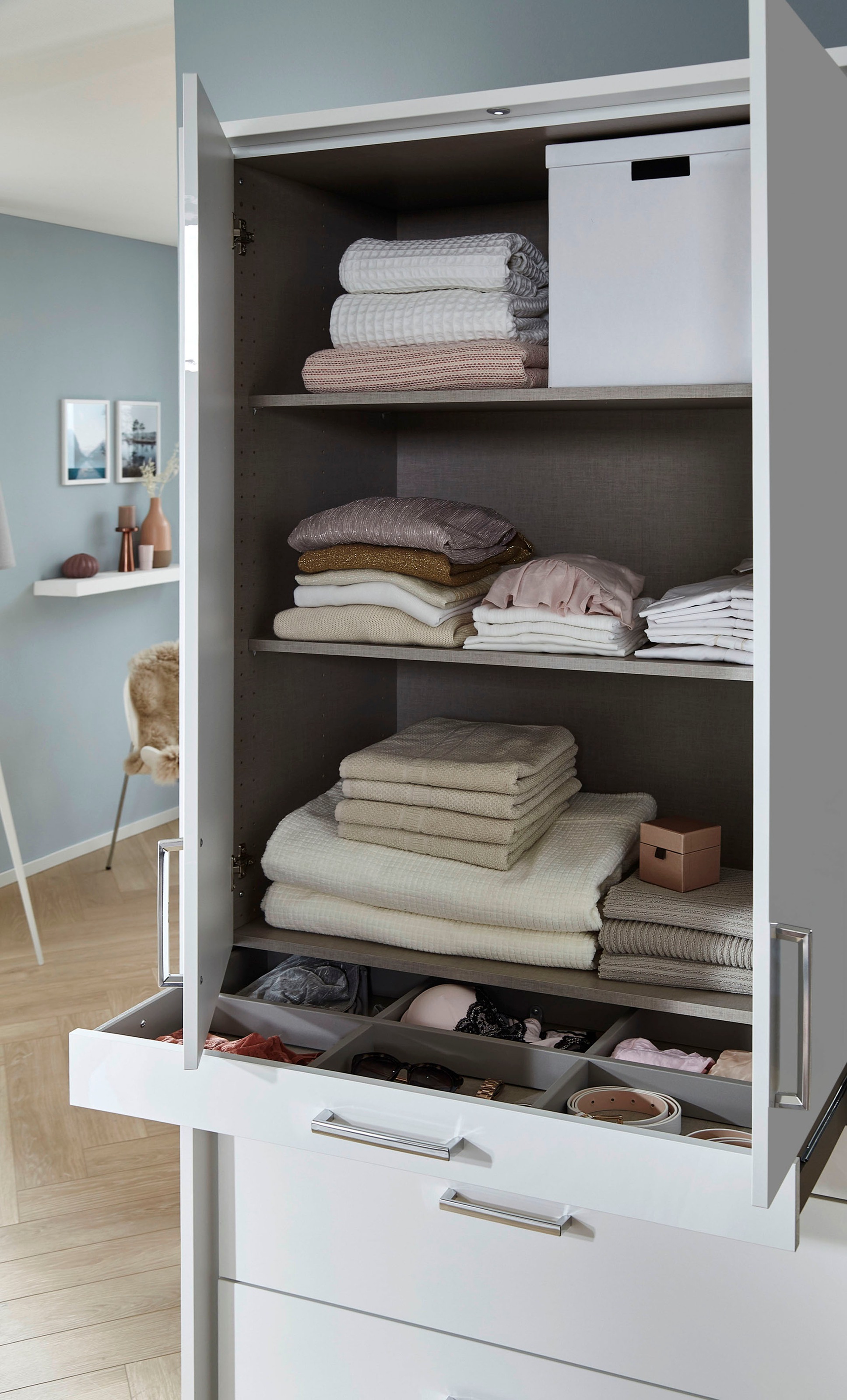 rauch Drehtürenschrank »Kleiderschrank Schrank Garderobe Garderobenschrank Topseller HOMBURG« mit viel Stauraum, oberer Schubkasten mit Einteilung MADE IN GERMANY