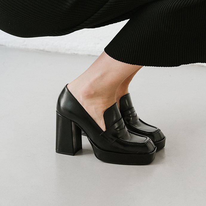 Mocassins à talons  en cuir noir