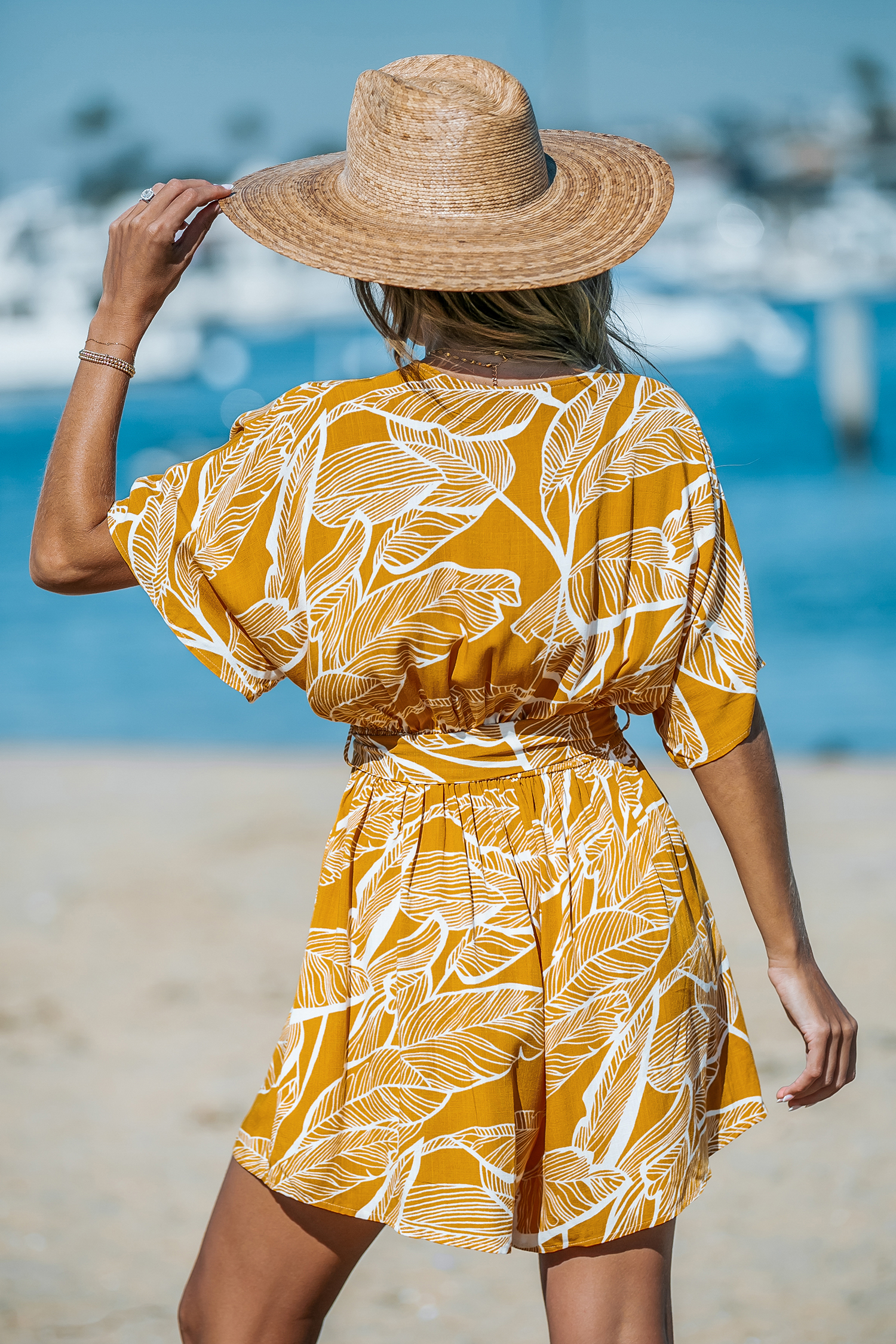 Combishort avec taille à nouer à feuille de palmier jaune