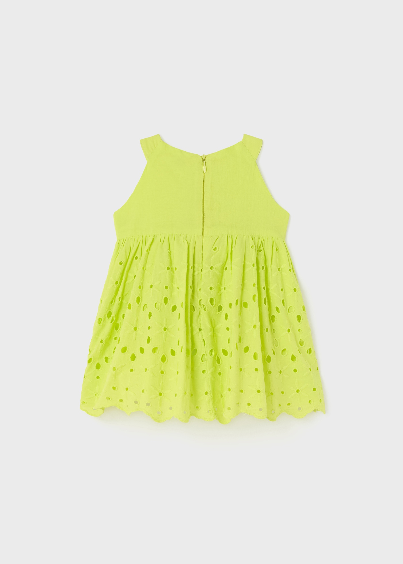 Vestido infantil com saia de algodão perfurada