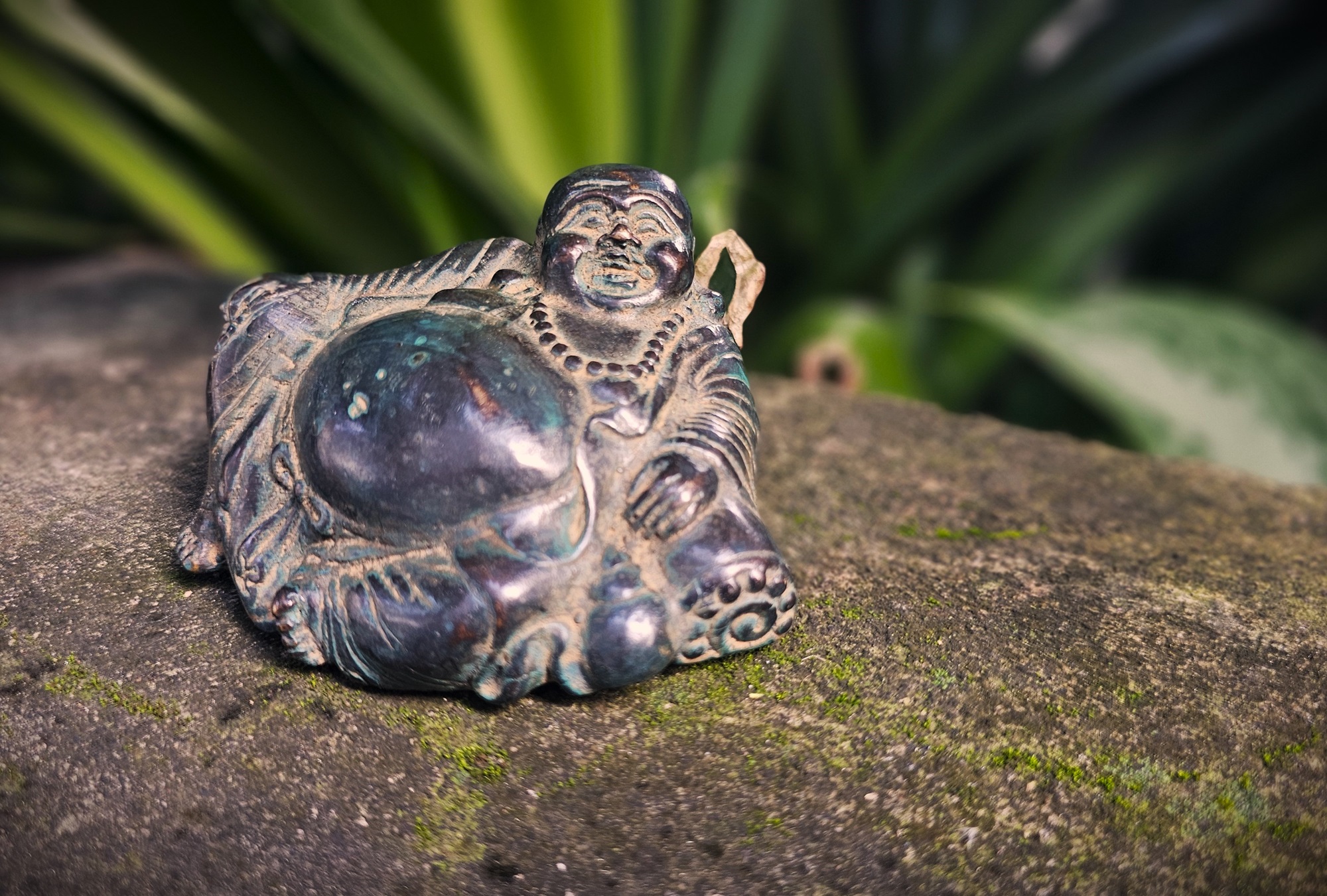 Bronze-Statuette 'lachender Buddha', B 10 cm, H 5 cm, L 8 cm von fischer's lagerhaus