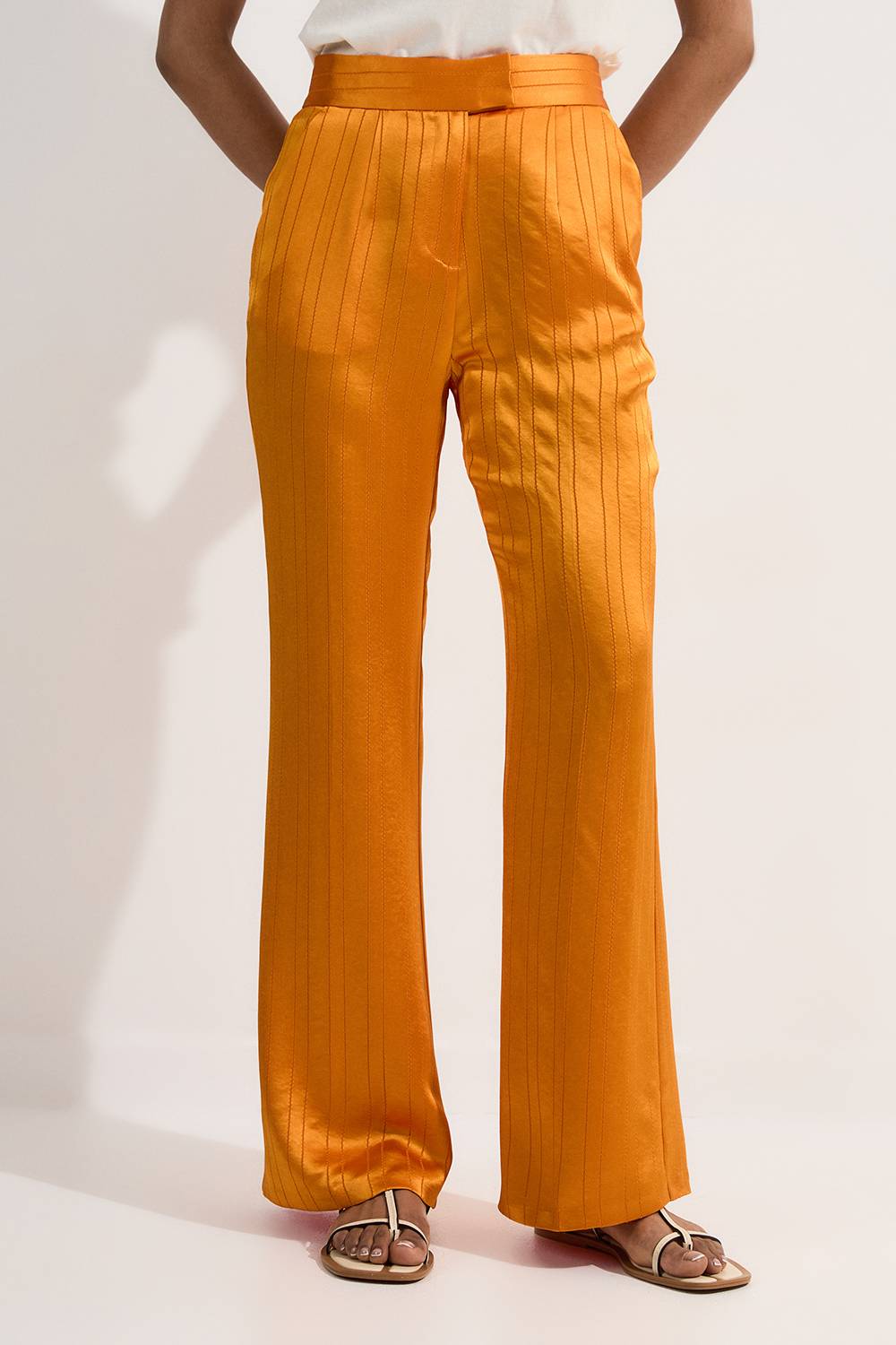 KarenMillen Pantalon droit cintré en satin à rayures fines premium