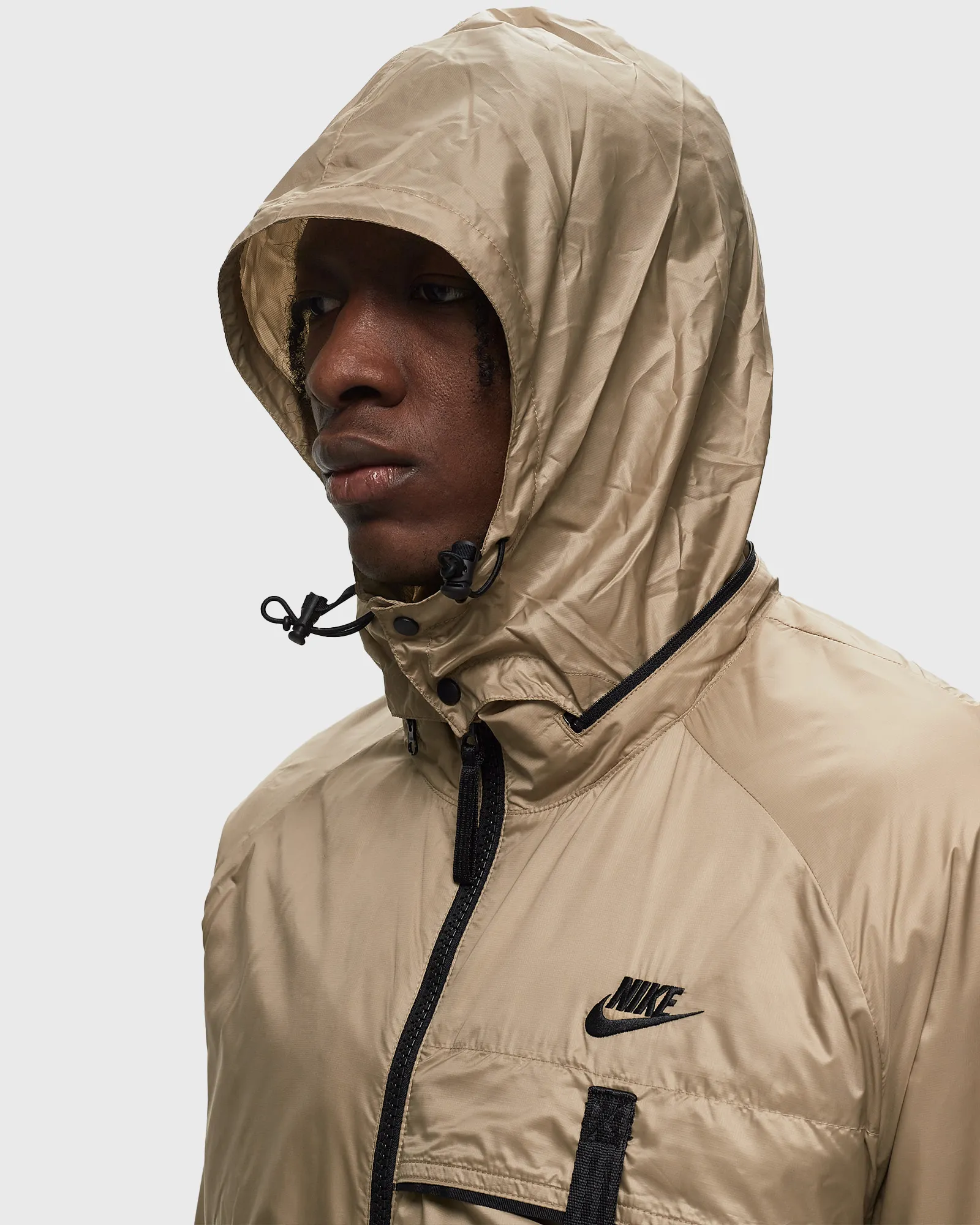 Jaqueta Nike Sportswear Tech Woven N24 com forro dobrável