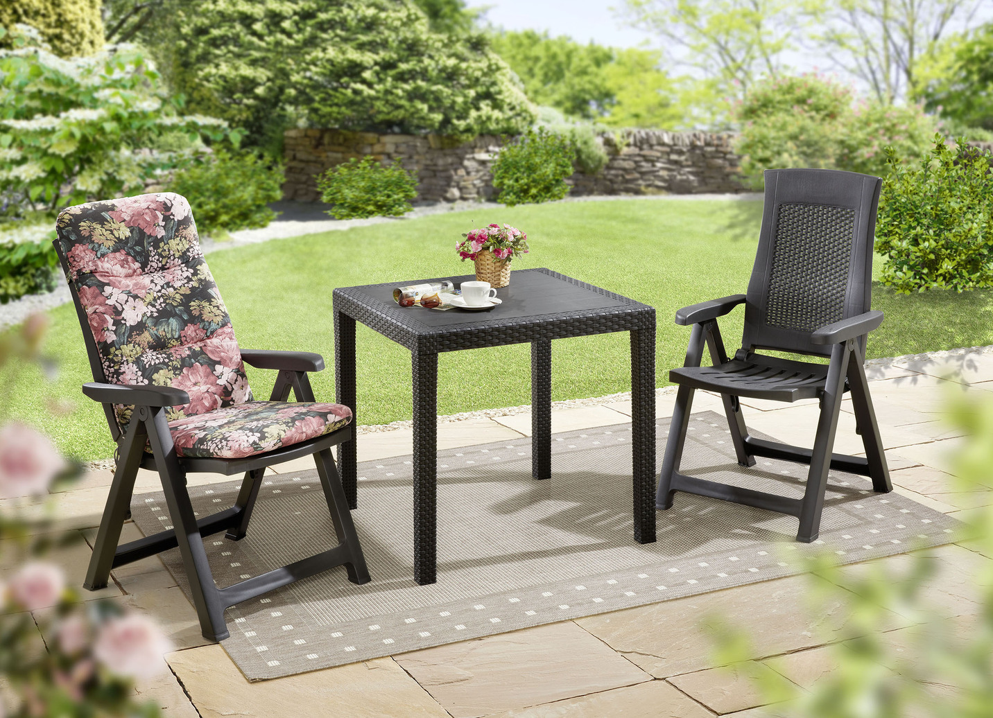 Gartenmöbel-Serie mit attraktivem Rattan-Dekor