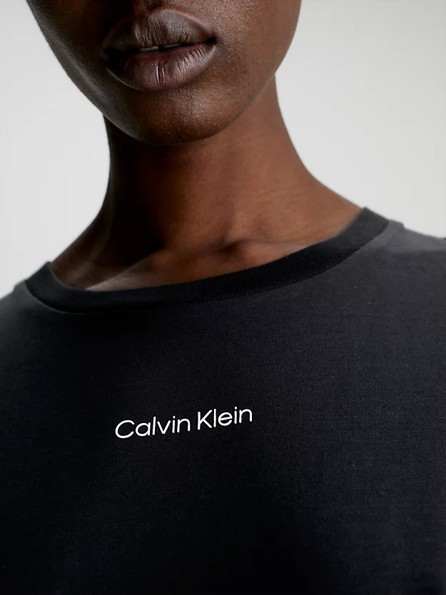Camiseta de algodão com micro logotipo