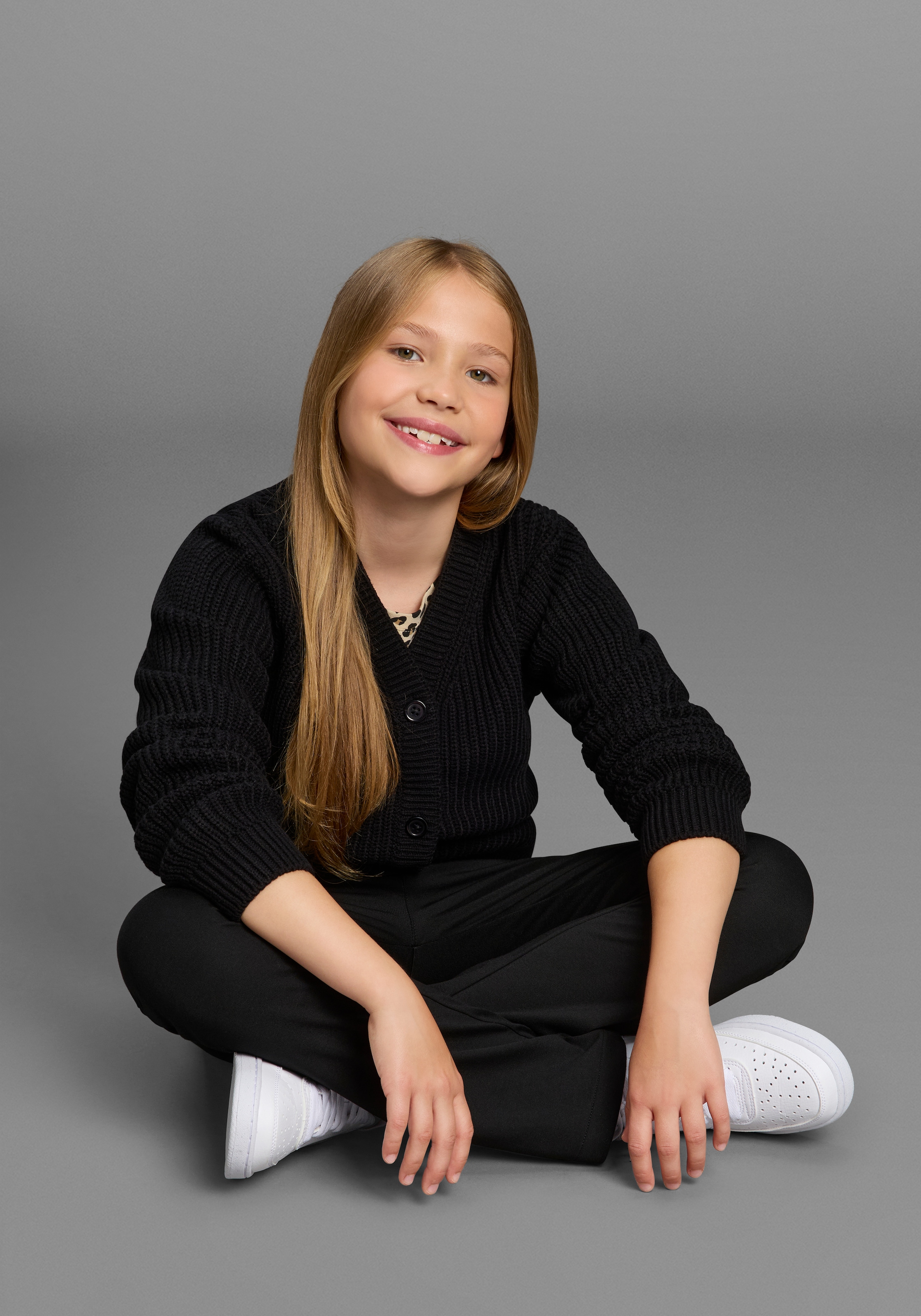 KIDSWORLD Strickjacke »Strickjacke Basic-Style«, Strickjacke, toll zu allem zu kombinieren