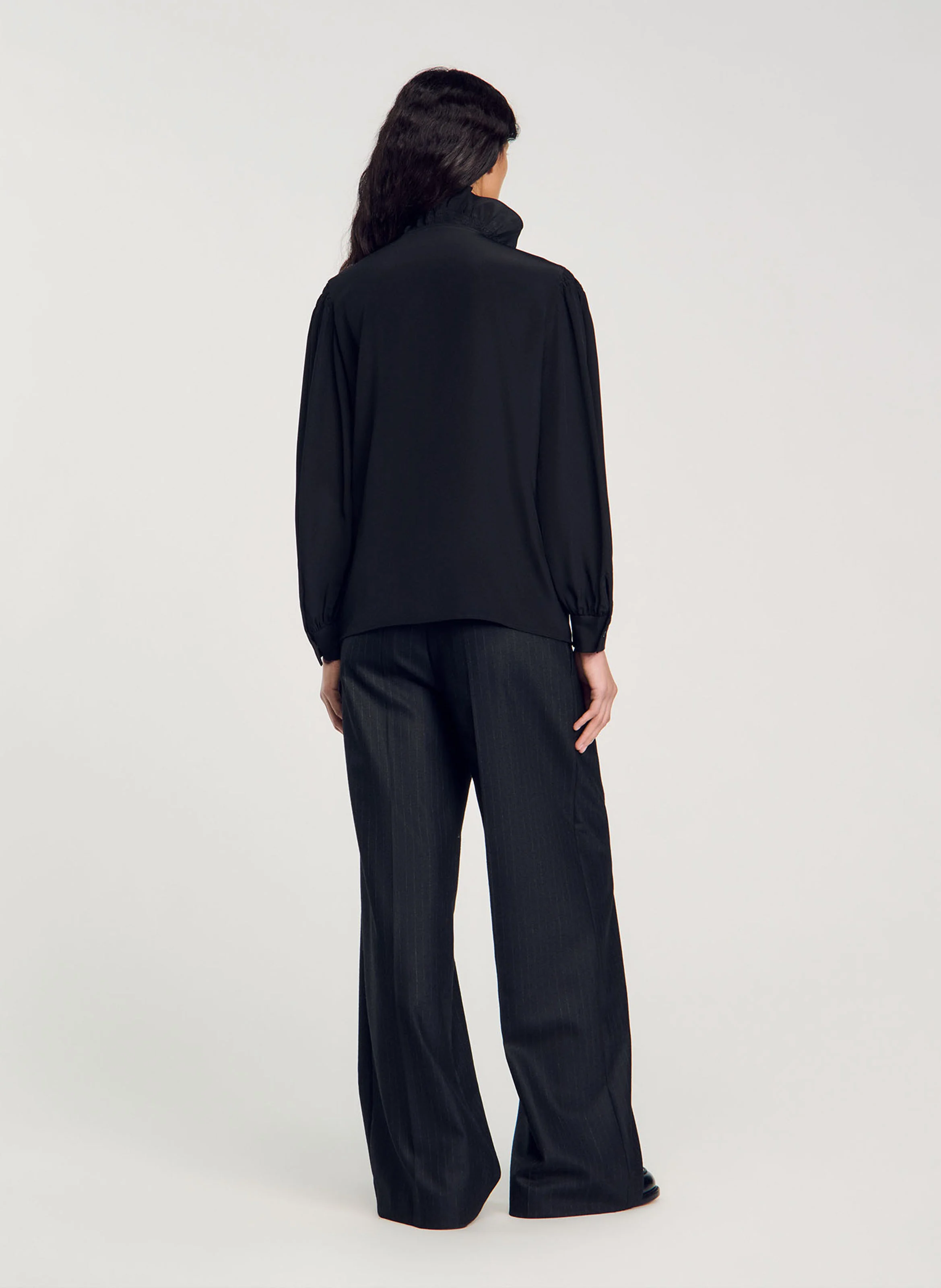 Chemise droite col V en soie | Noir