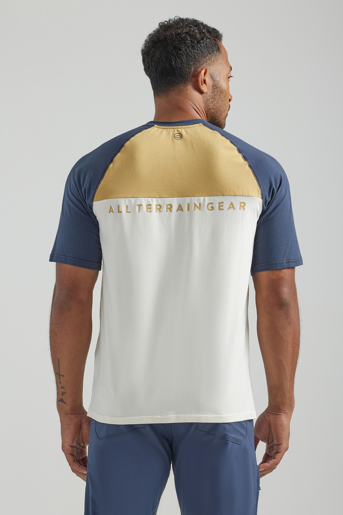 Camiseta básica com logo - Bege
