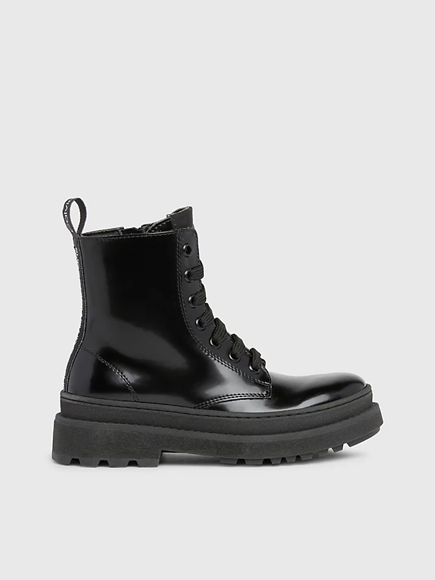 Botas infantis com cadarço