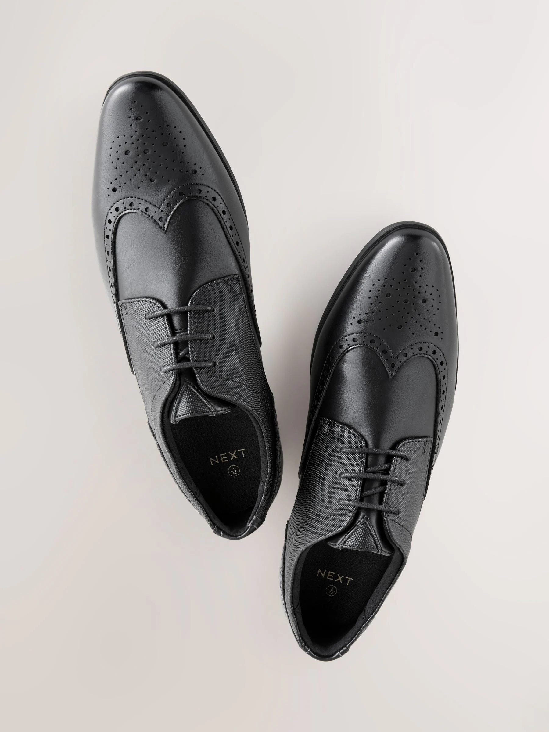 Zwart - Standaard pasvorm - Brogueschoenen