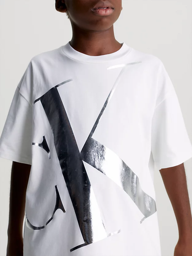 Camiseta com logotipo