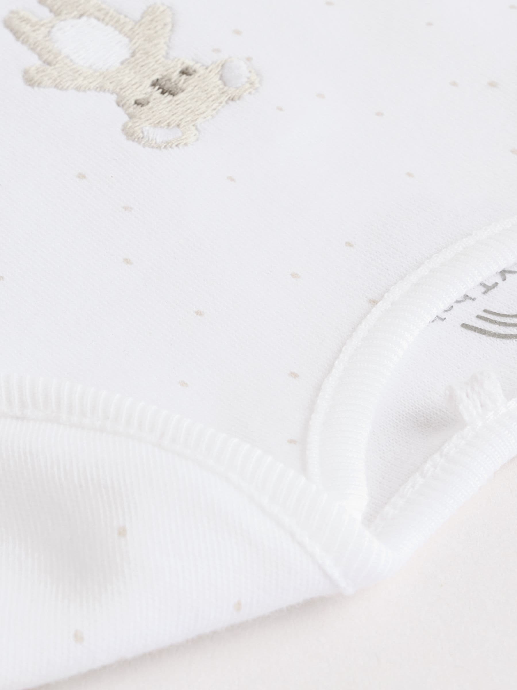 Wit - Baby Pyjama, Bodysuit, muts en slabbetje 4 -delige set (0-9maanden)