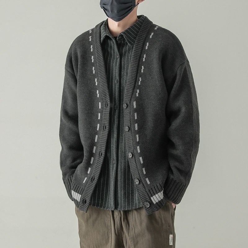 GRAYCIOUS - V-hals vest met contrasterende bies en knoopjes