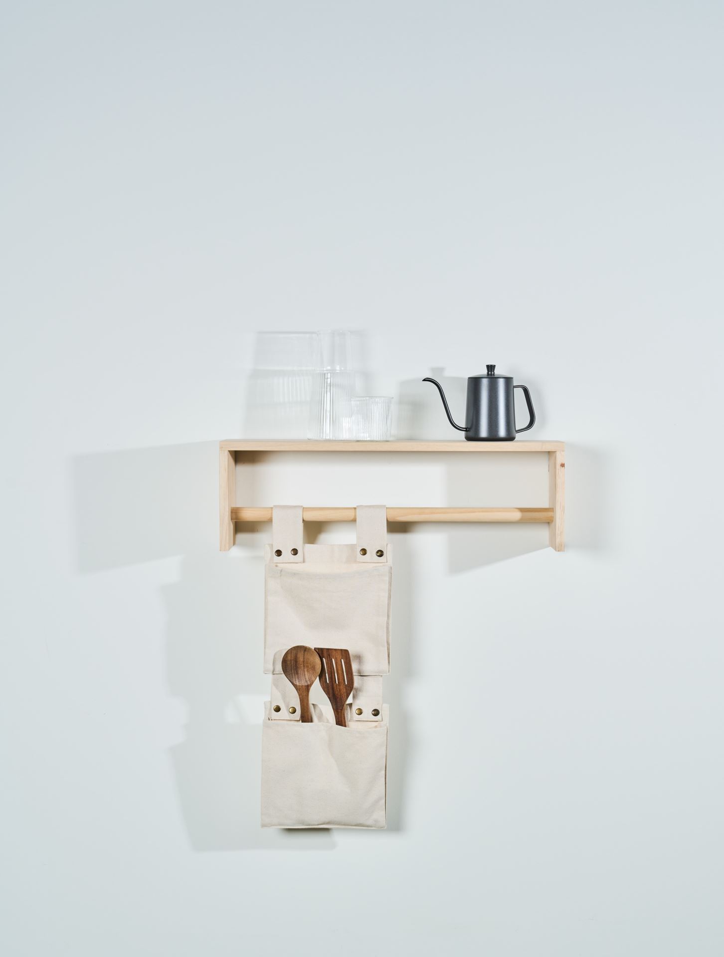 Hylle m/stang lys natur - 60x15x19 cm