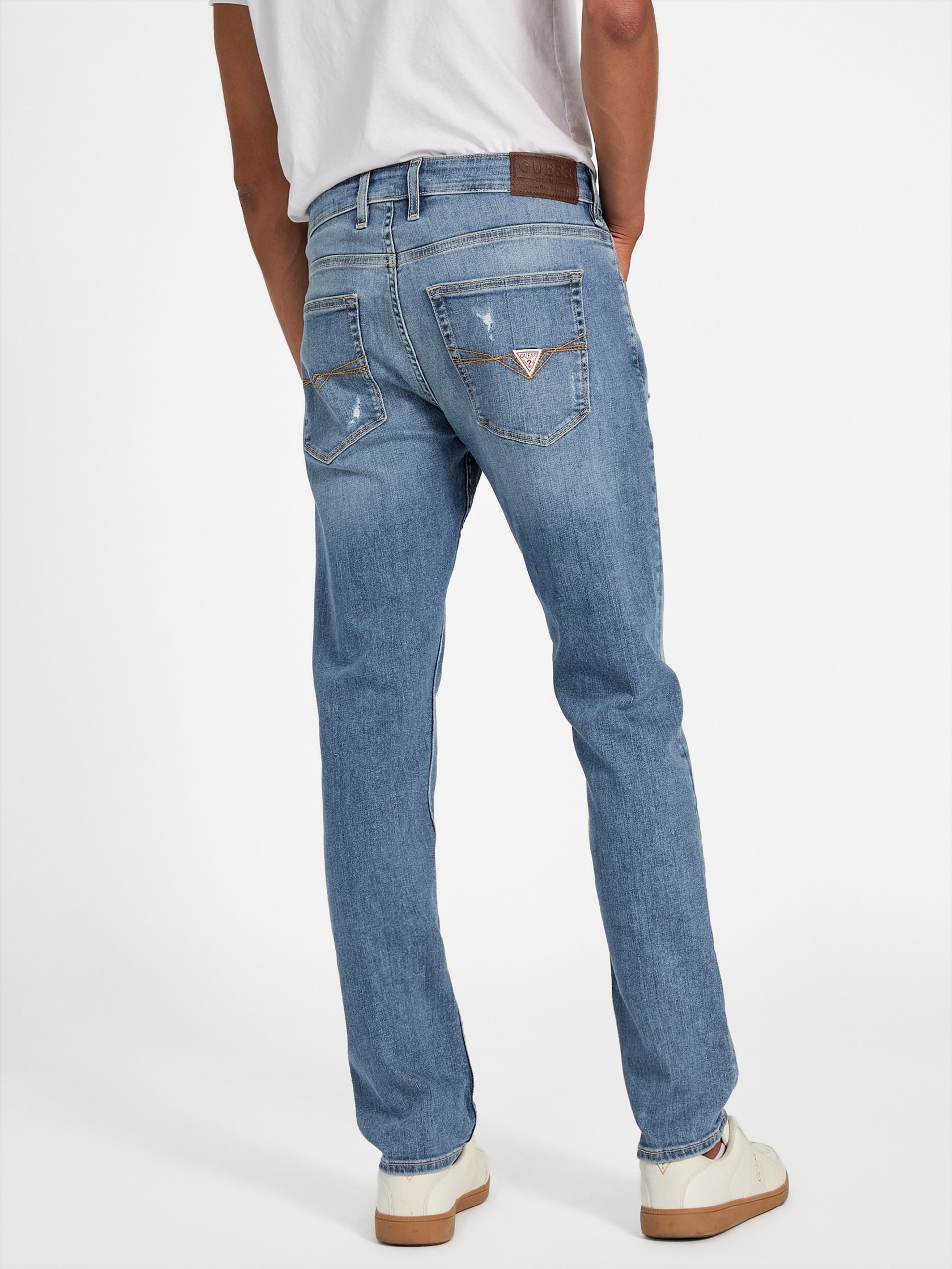 Calça jeans Eco Finnley de cintura média e corte afunilado