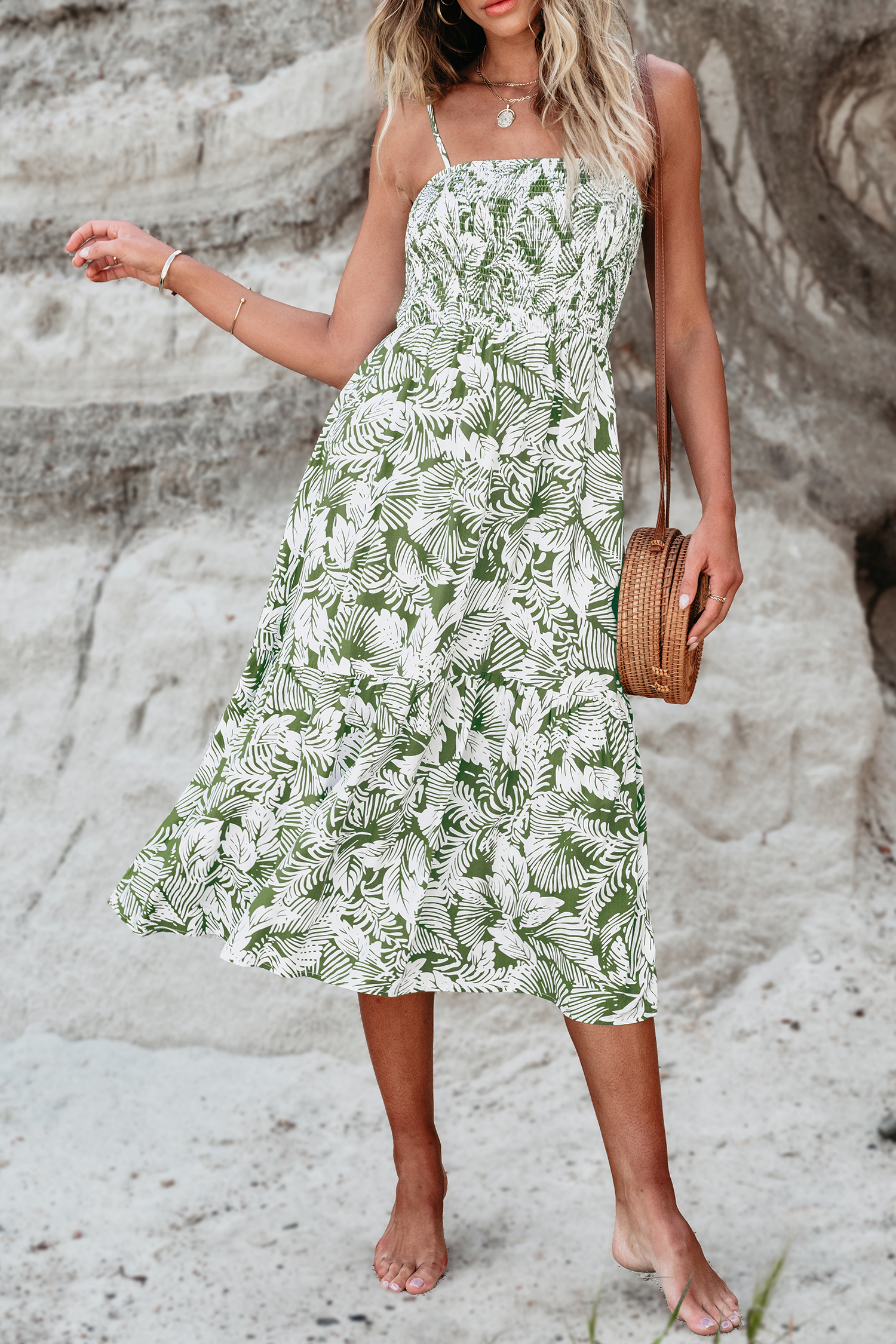 Robe midi à col carré et corsage à smocks tropical olive