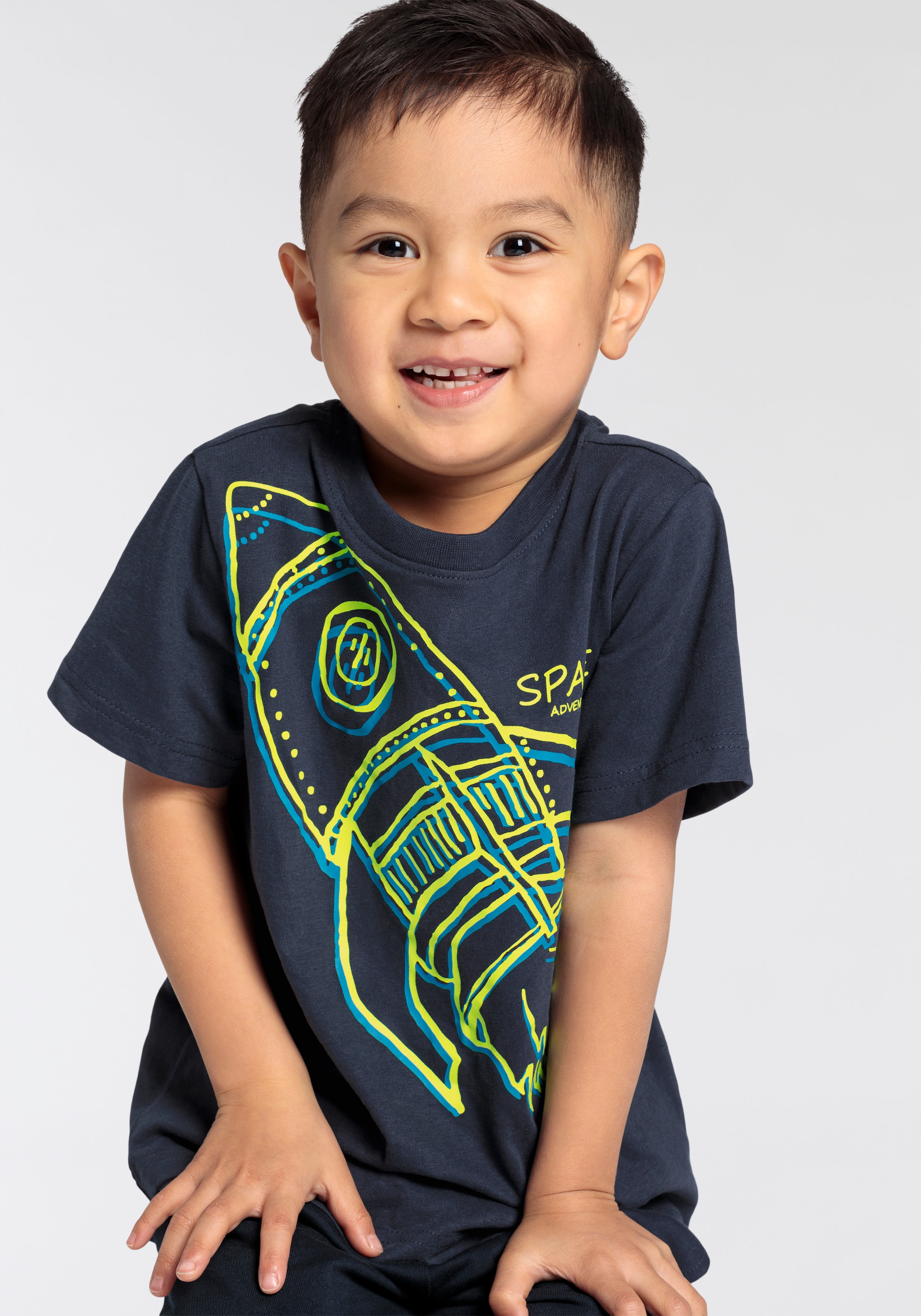 KIDSWORLD T-Shirt »RAKETE« Kurzarm,  Basic-Passform,  mit trendigem Druck,  Rundhalsausschnitt