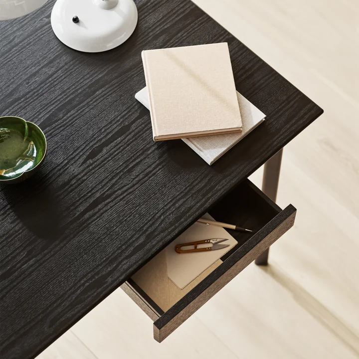 Fritz Hansen - FH3605 Schreibtisch, Chrom / Walnuss lackiert