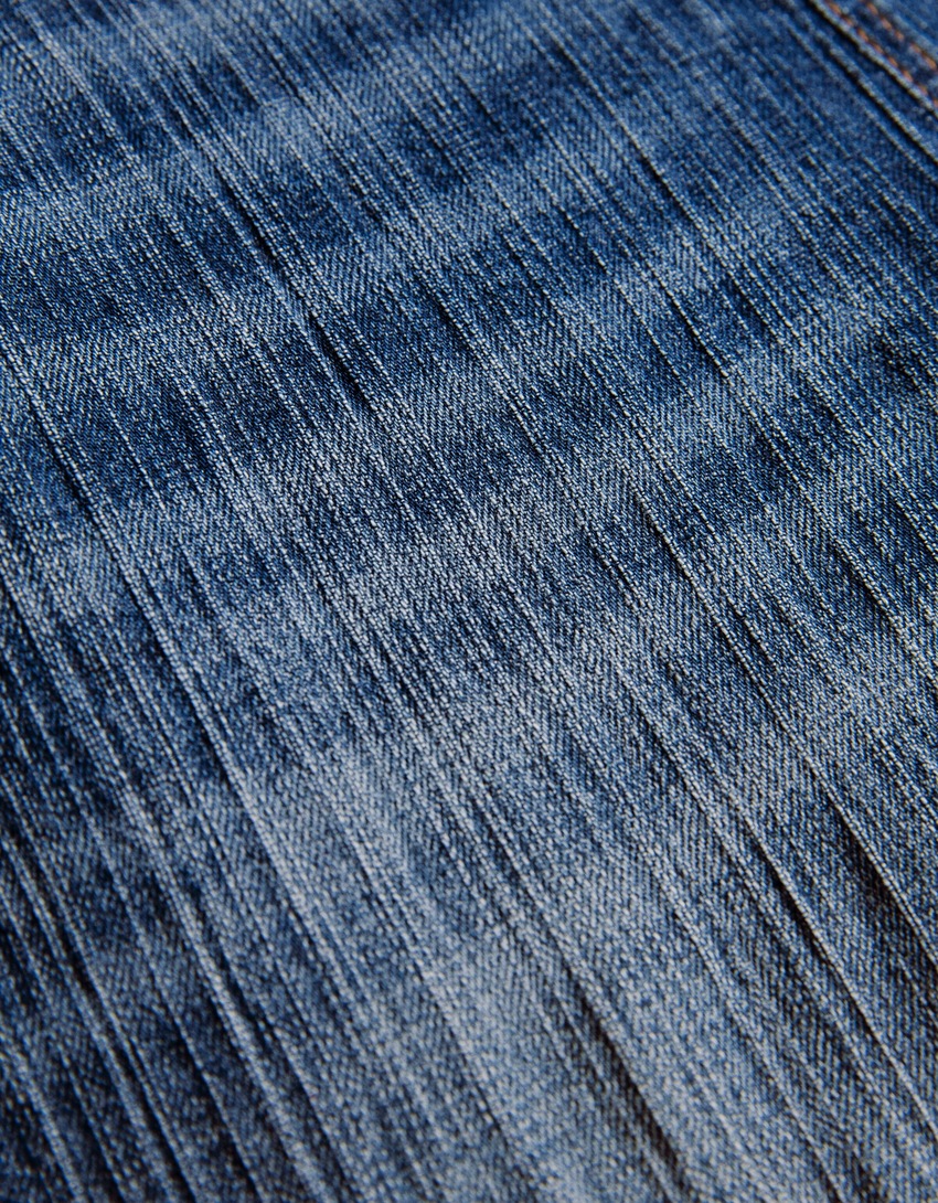 calça jeans flare de cintura baixa