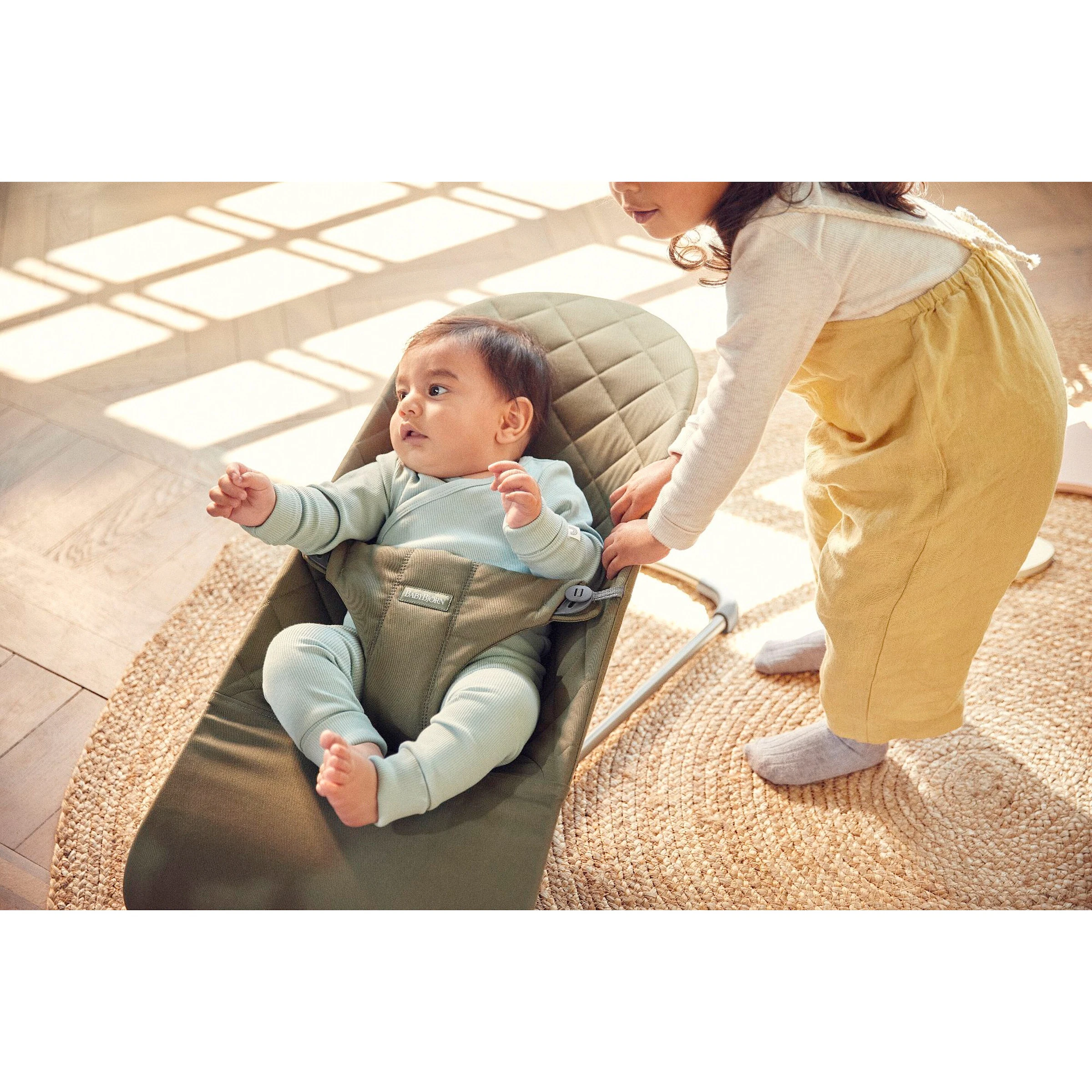 BabyBjörn Bundle Babywippe Bliss Baumwollmix inlusive Spielbogen