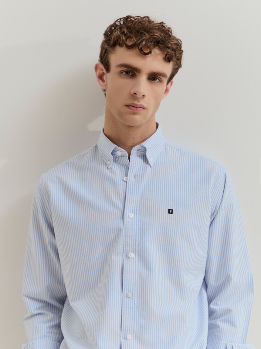 Camisa às riscas regular fit em algodão