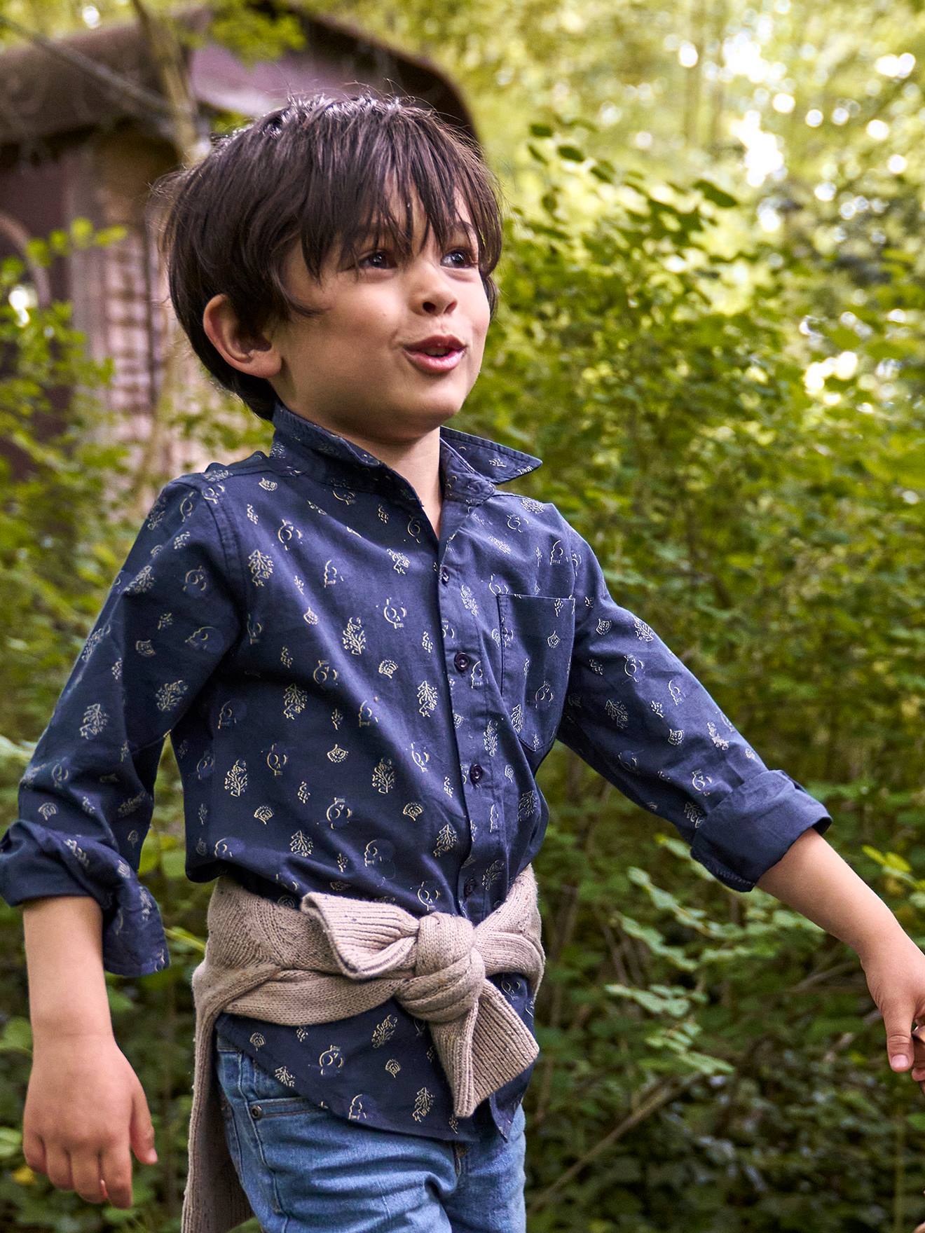 Camisa infantil masculina com estampa cigana em azul escuro.
