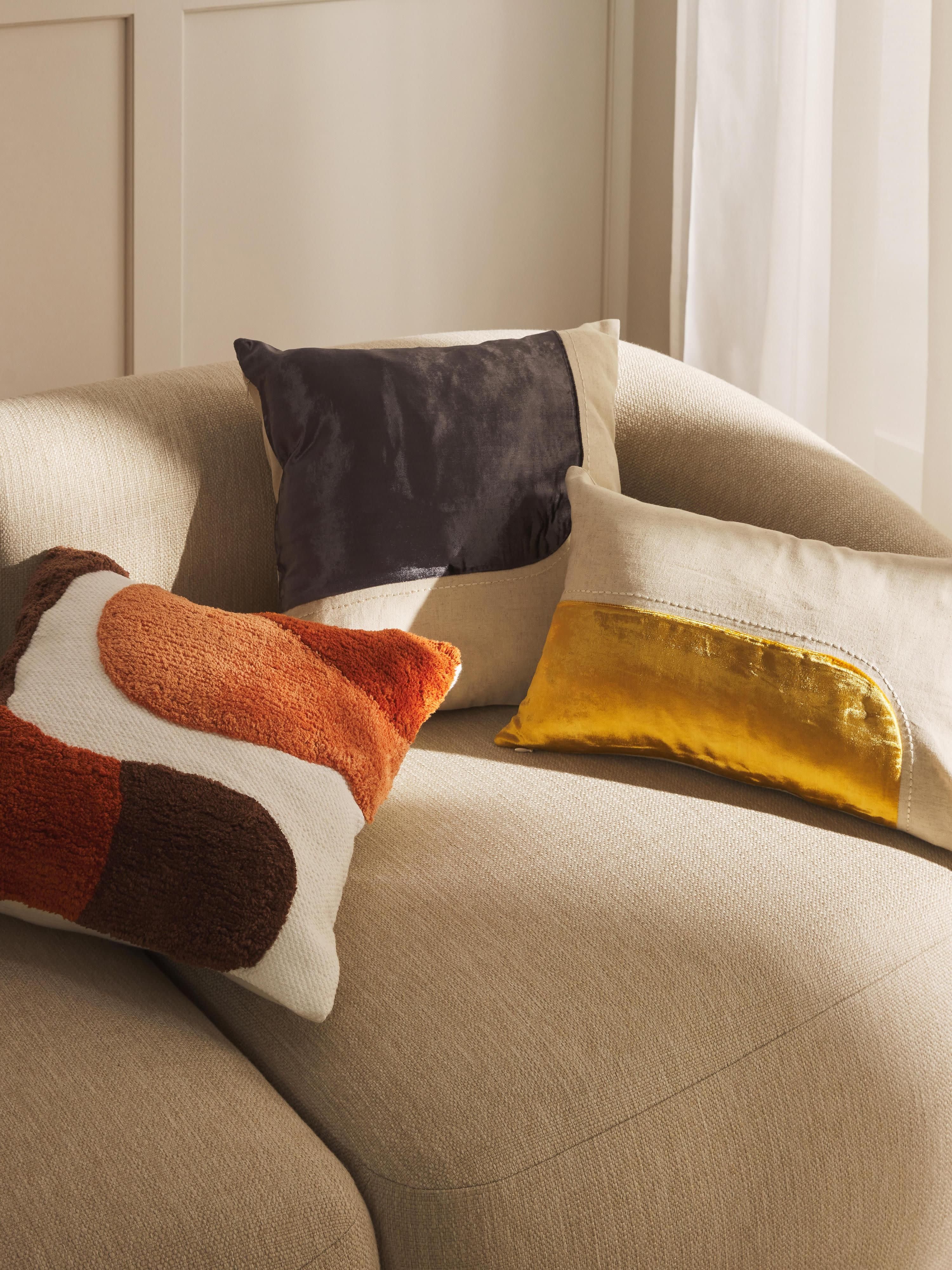 Handgetufte kussenhoes Malu met decoraties