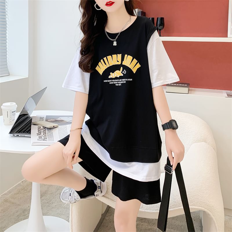 Honey River - Set: T-shirt met ronde hals, elleboogmouwen en letters + shorts