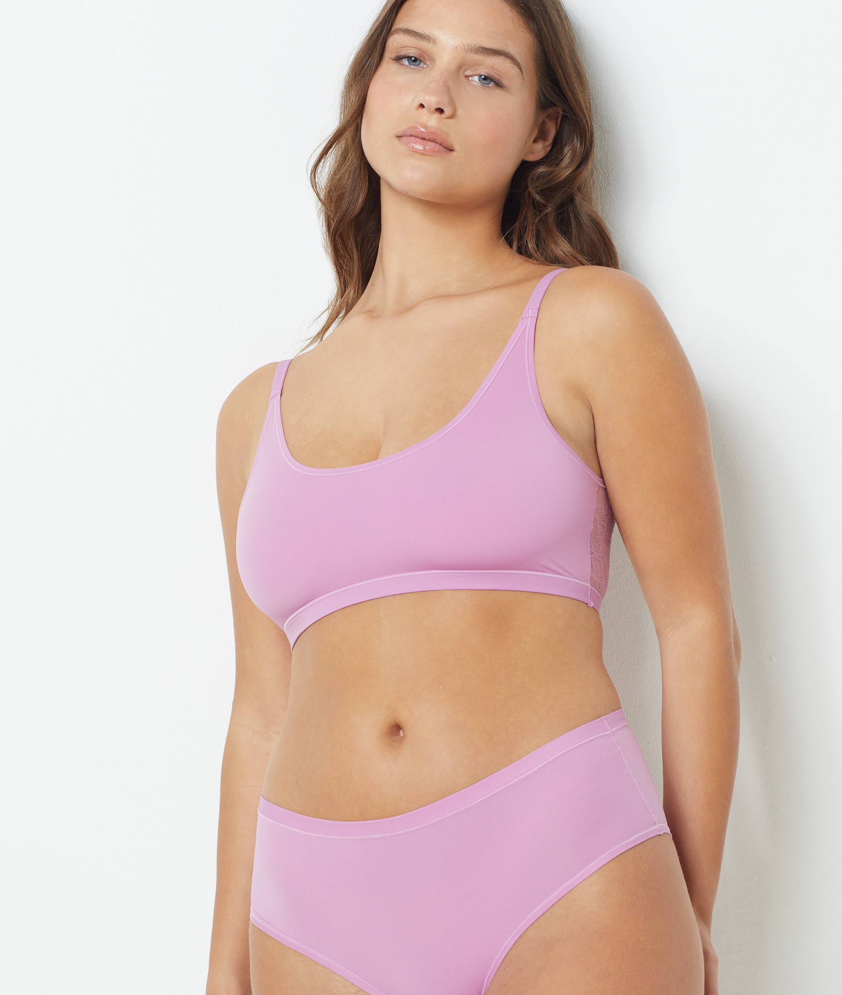 Brassière réversible en dentelle et microfibre extensible
