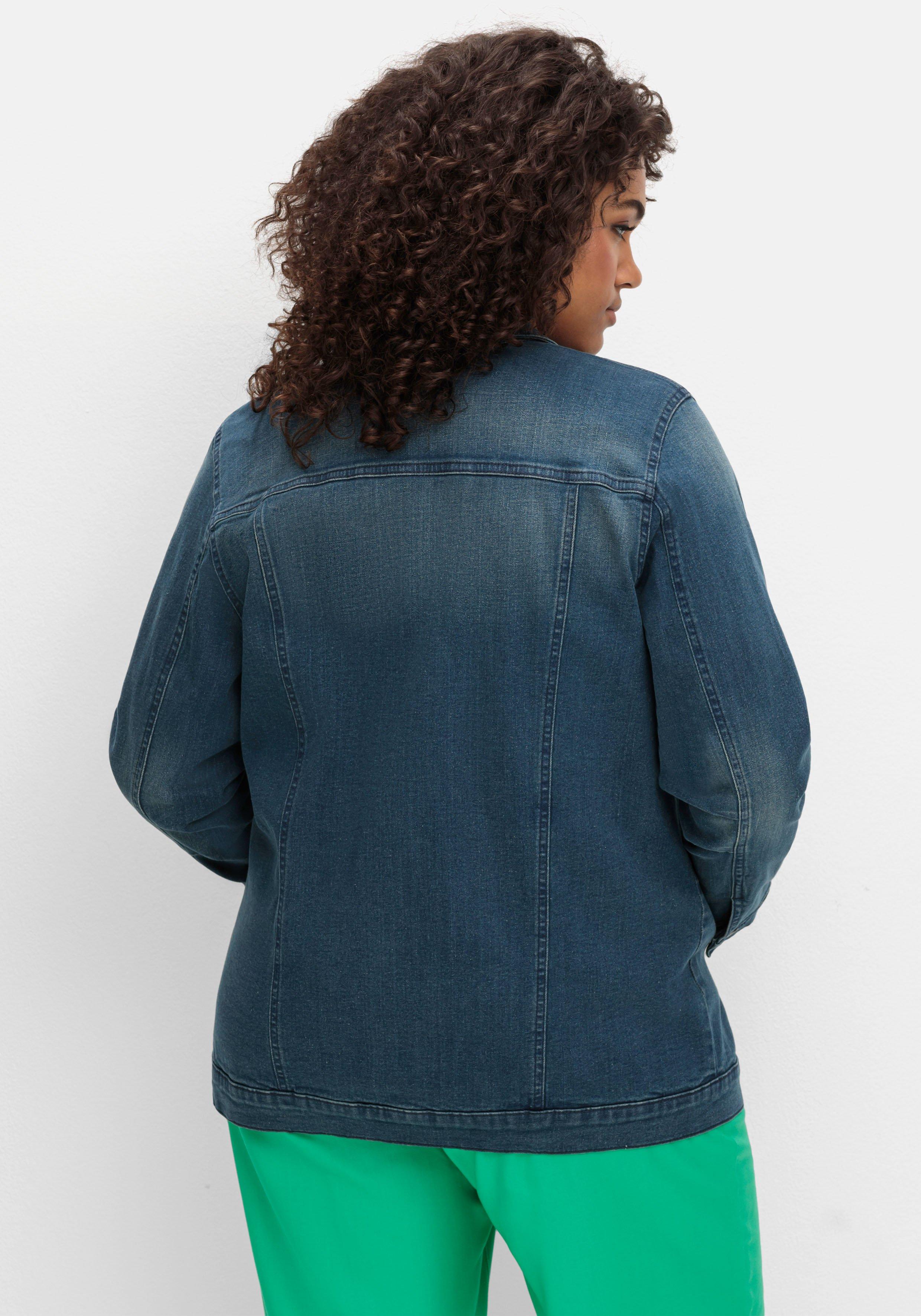 Jeansjacke in taillierter Form, mit Brusttaschen