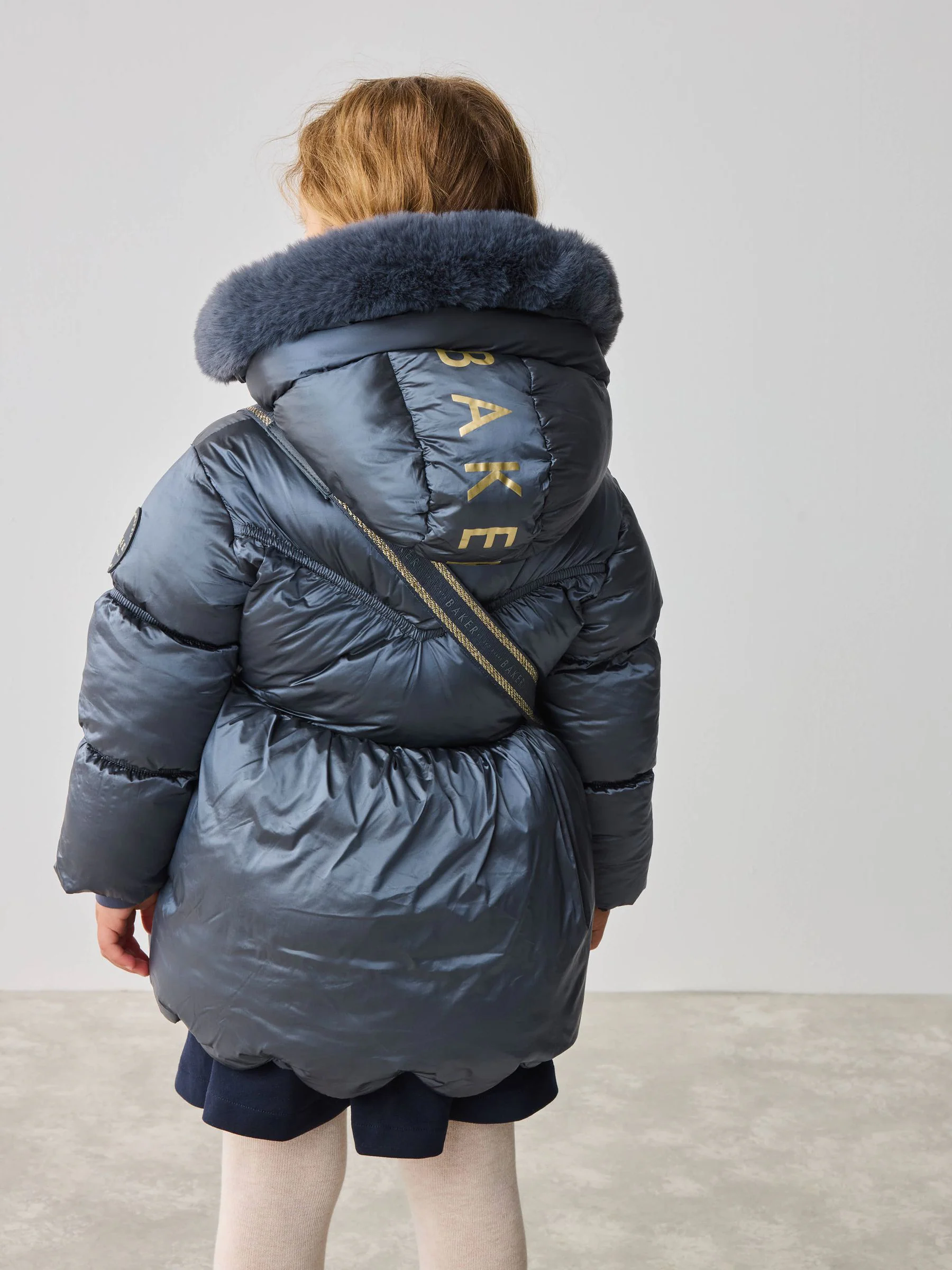 Marineblauw - Baker by Ted Baker Regenbestendige gewatteerde jas met geschulpte rand en afneembare tas